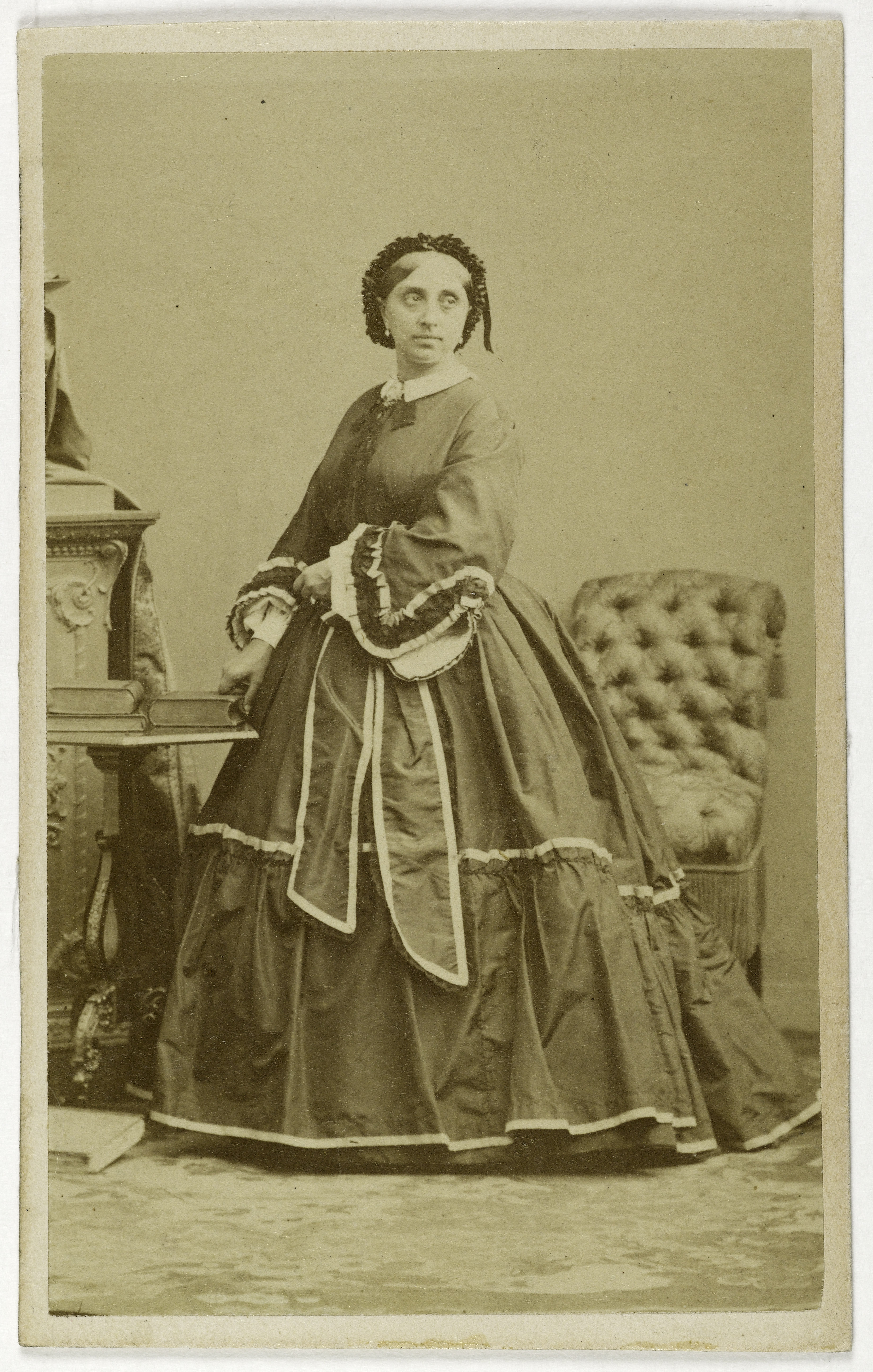André-Adolphe-Eugène Disdéri, Portrait de Lagrua Emma, (chanteuse)