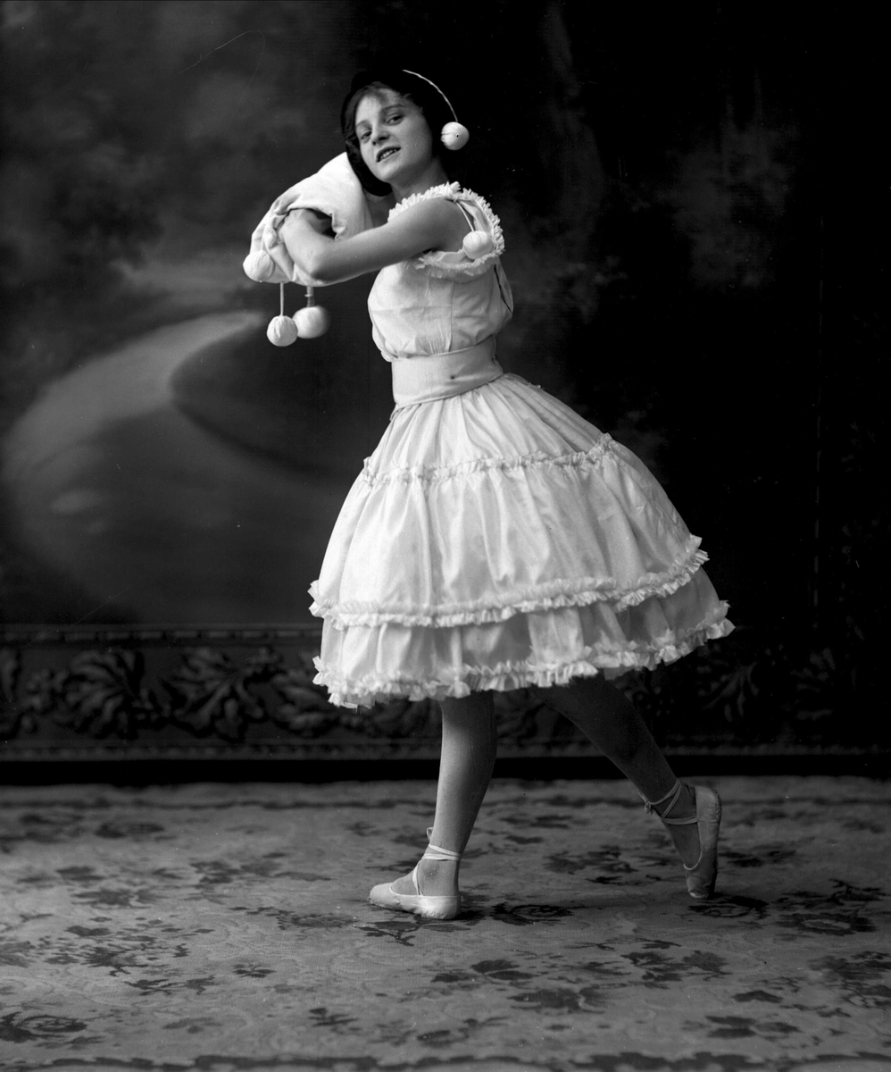 Gustav Borgen, Portrett, ung pike danser ballett. Sekretær Rachs datter,