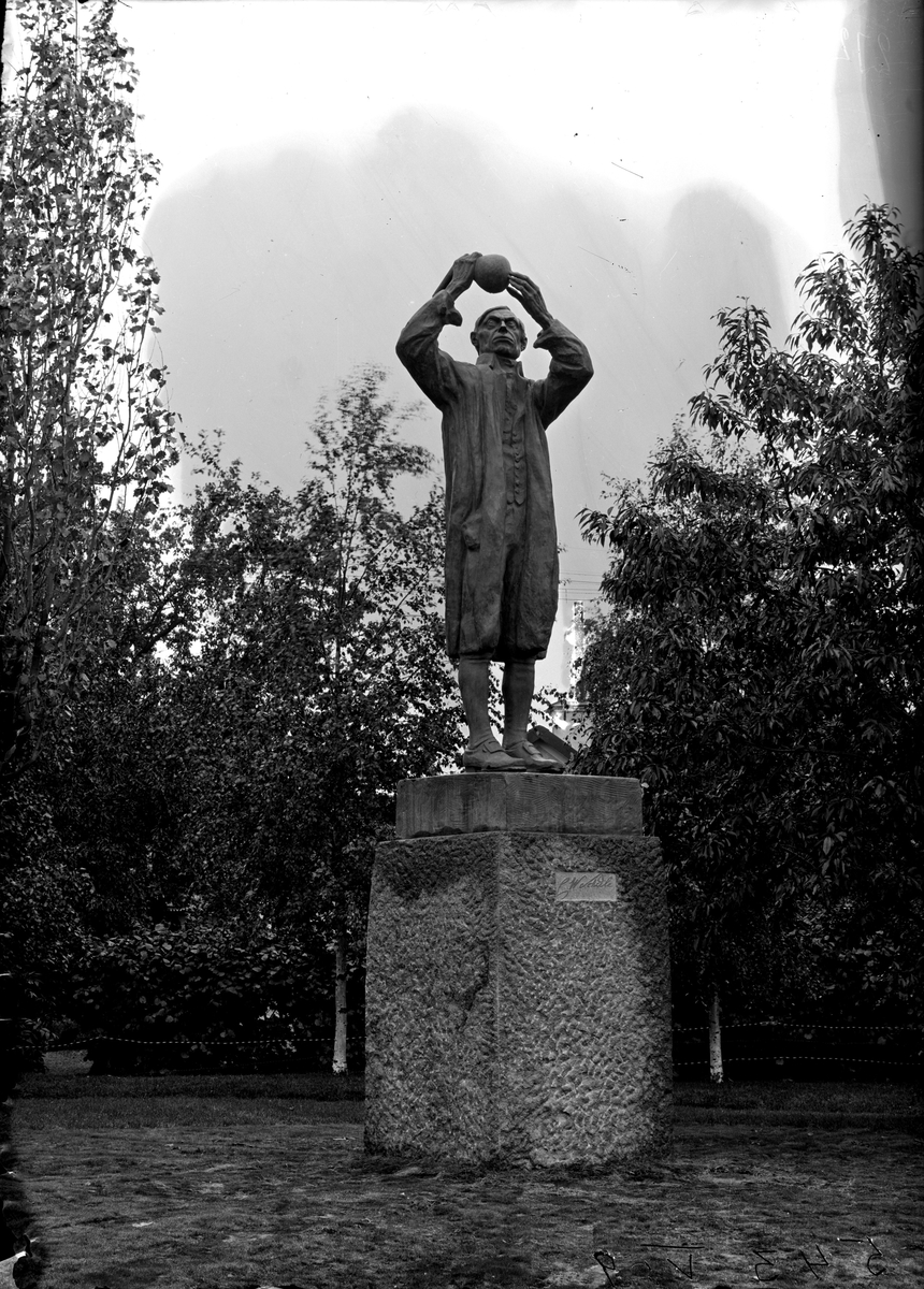 Ellert Johan Viktor Sörman, Scheelestatyn 1912. Fotograf E Sörman.