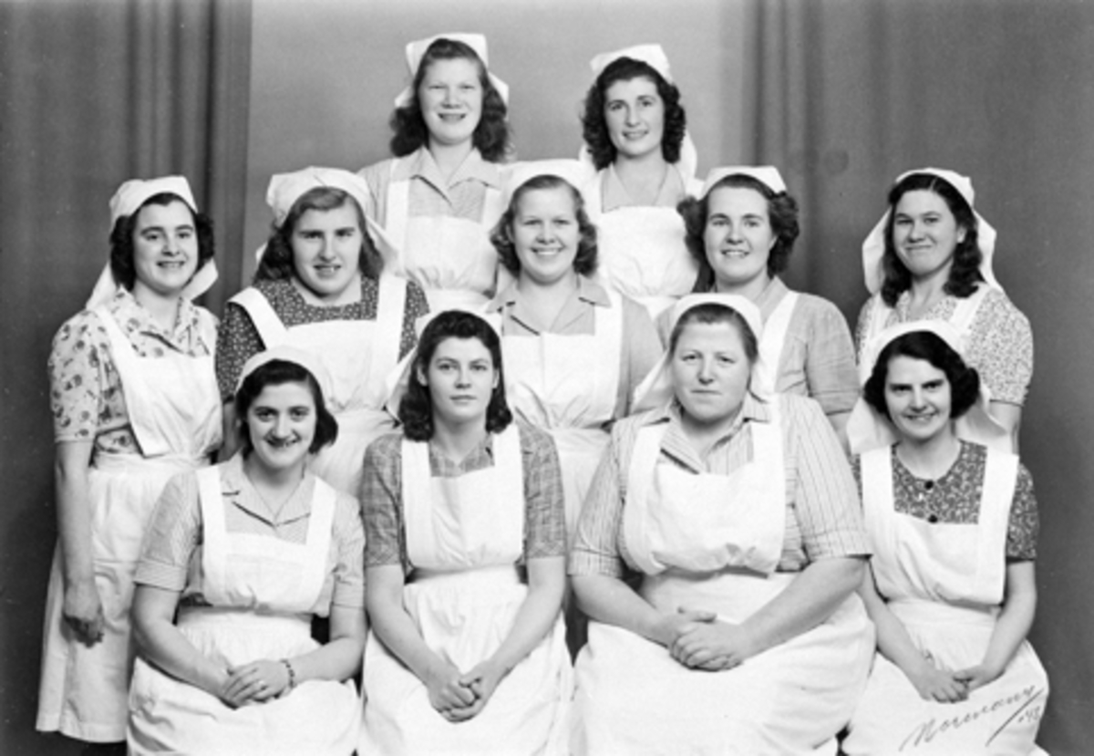 Anno Domkirkeodden, HAMAR DØVES VEL. GRUPPE 11 UKJENTE KVINNER. HUSSTELLSKURS?