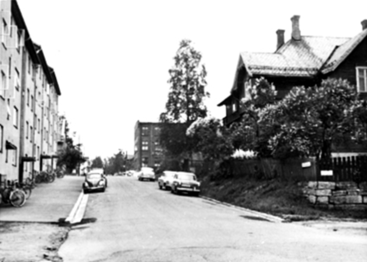 Anno Domkirkeodden, OVERSIKT, SVERDRUPSGATE /STANGEVEGEN, PARKERTE BILER.