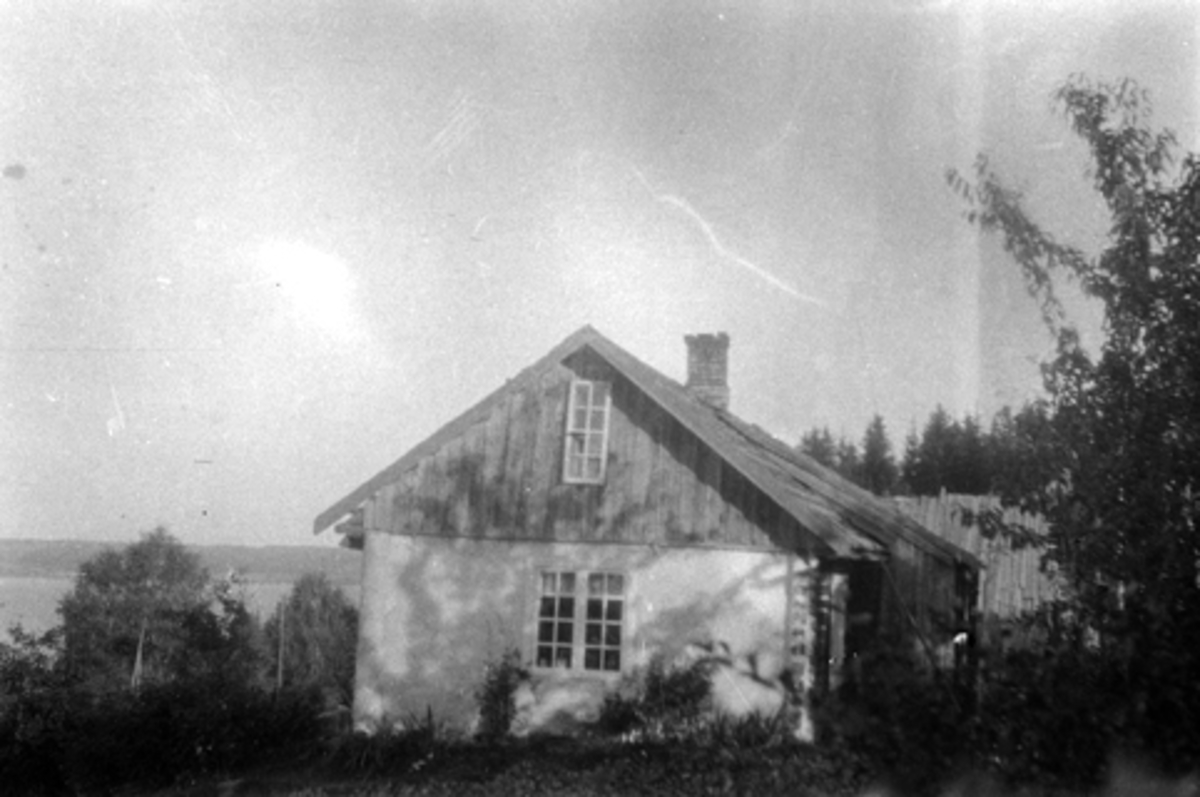 Toralv Bleken-Nilssen, Småbruket Bratberg, Helgøya.