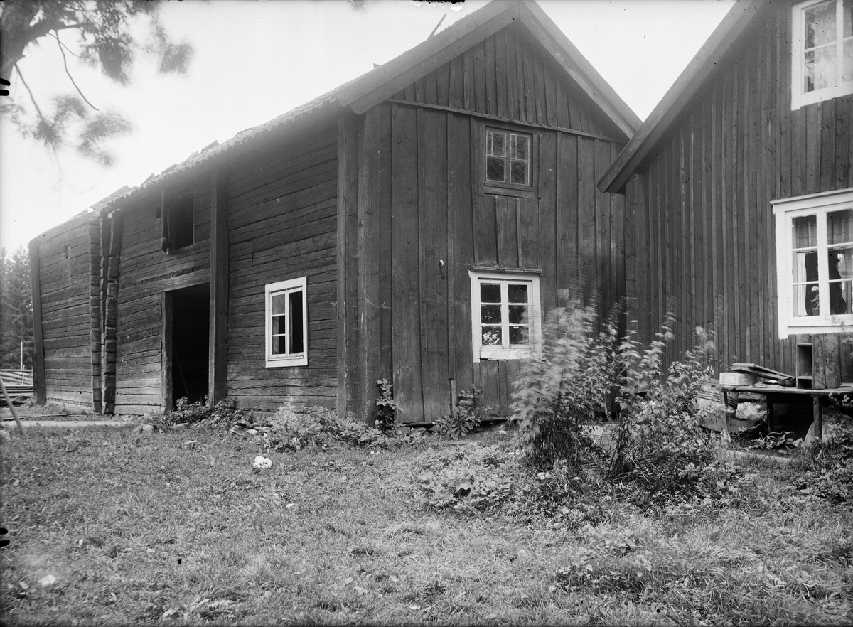 Paul Sandberg, Portlider samt mat- och spannmålsbod - nu på friluftsmuseet Disagården - på ursprunglig plats, Lockelsbo, Tierps socken, Uppland