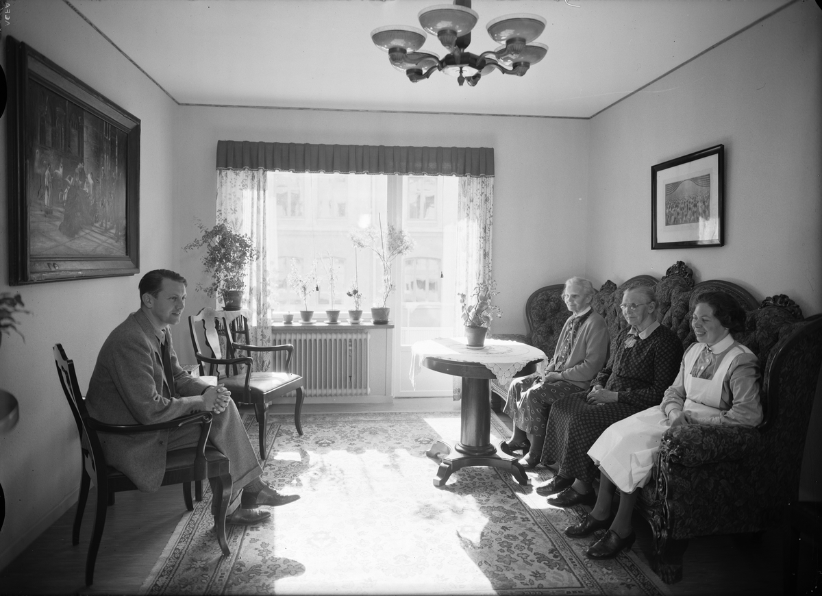 Paul Sandberg, Pastor Eric Haglund and his predecessor Agnes Norén converse with two of the old at St Johannishemmet, KungsPast30