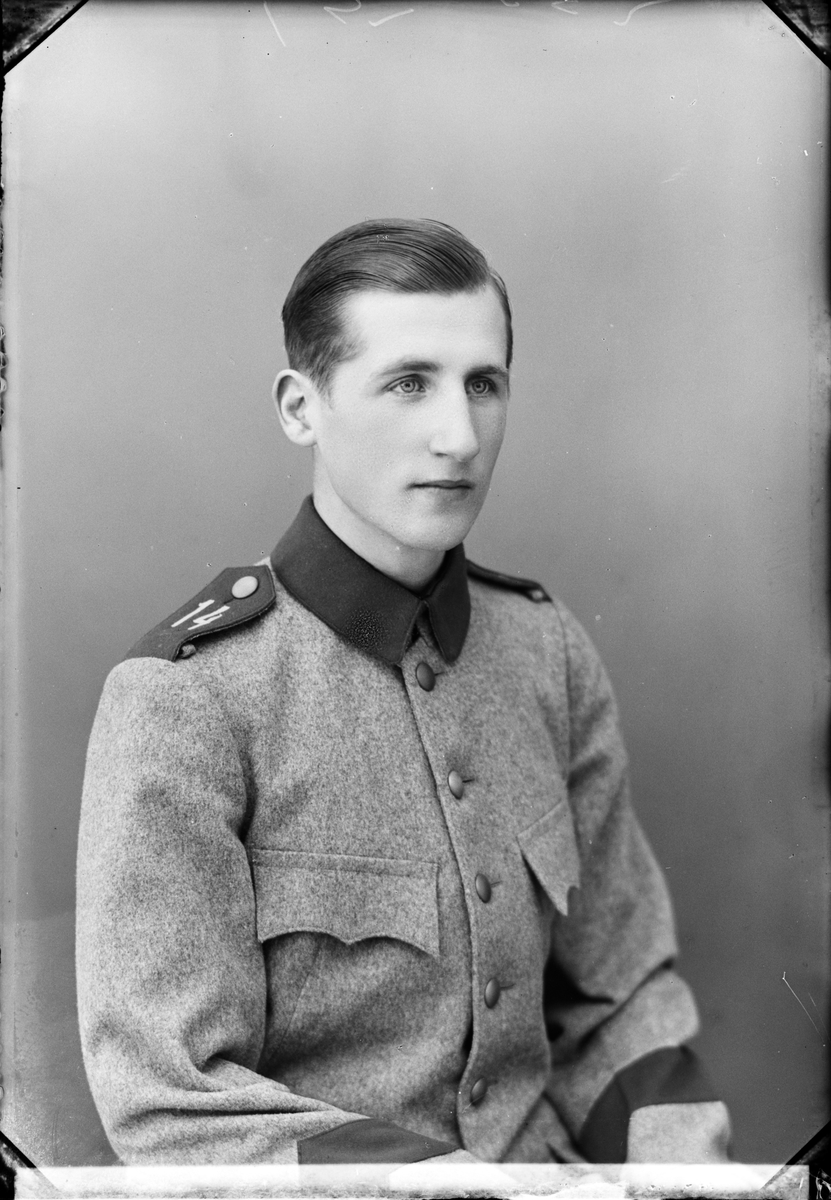 Skötsner-Edhlund, Tore Lindgren från Östhammar, klädd i uniform, Uppland