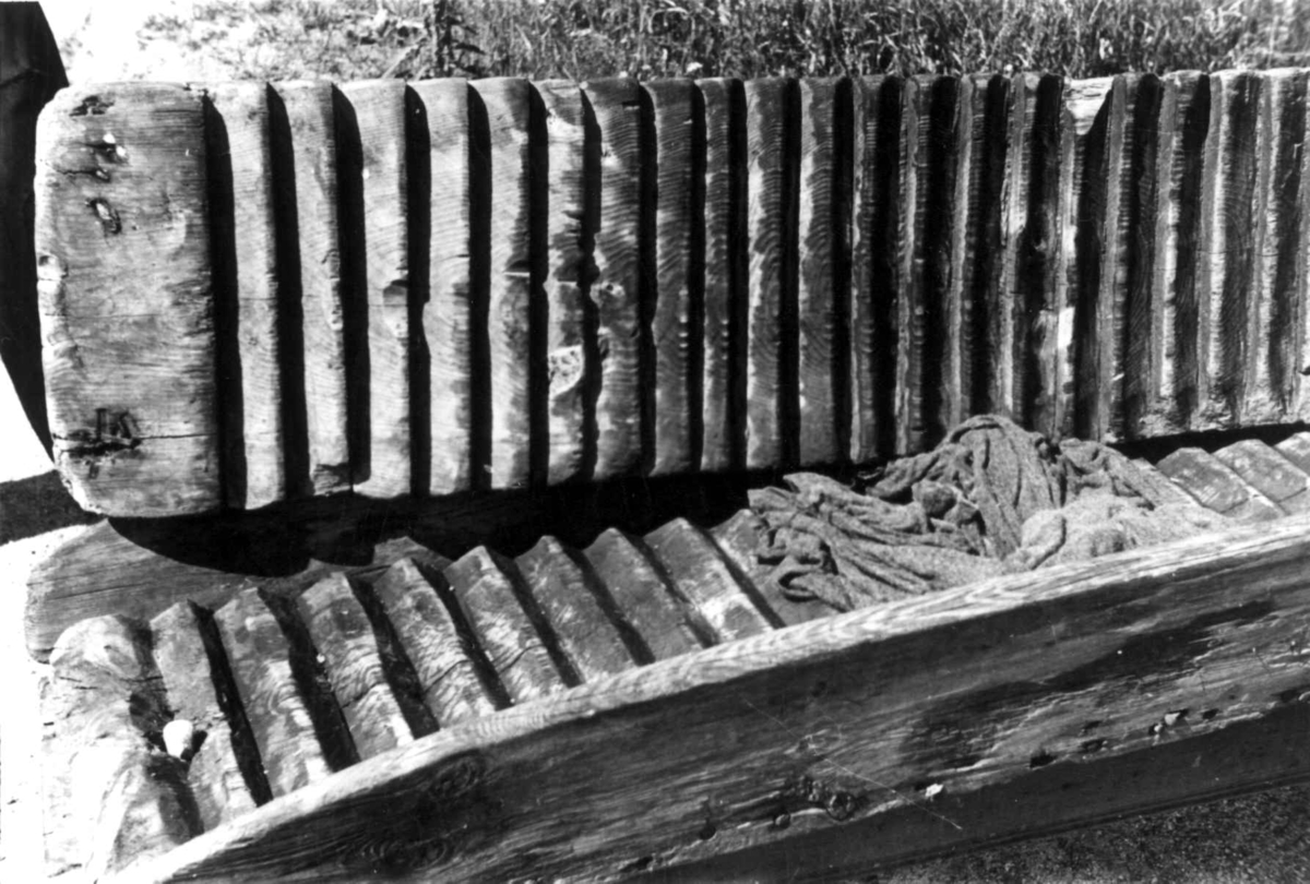 Anna Grostøl, Stampe til tøy. Fjotland, Kvinesdal, Vest-Agder 1941.