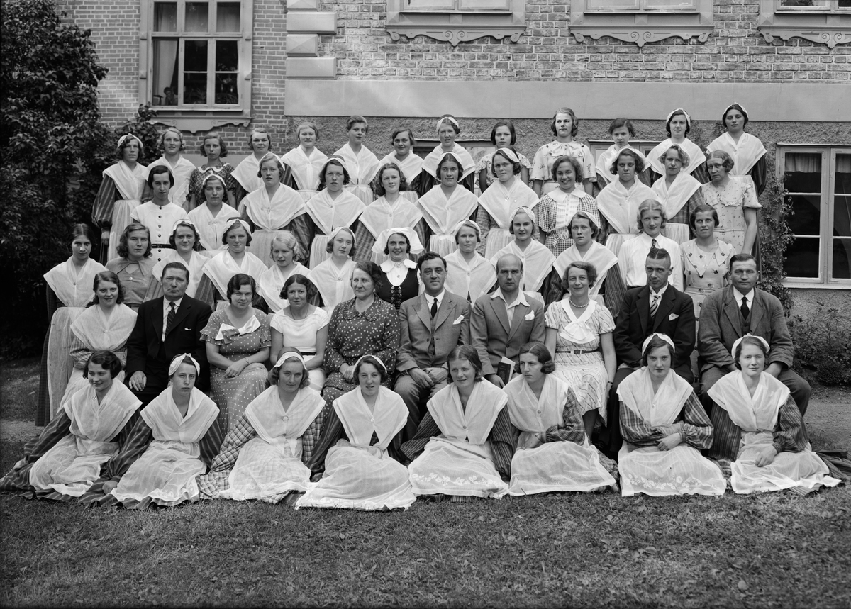 Paul Sandberg, Grupporträtt - elever och lärare vid Wiks folkhögskola, Balingsta socken, Uppland 1935