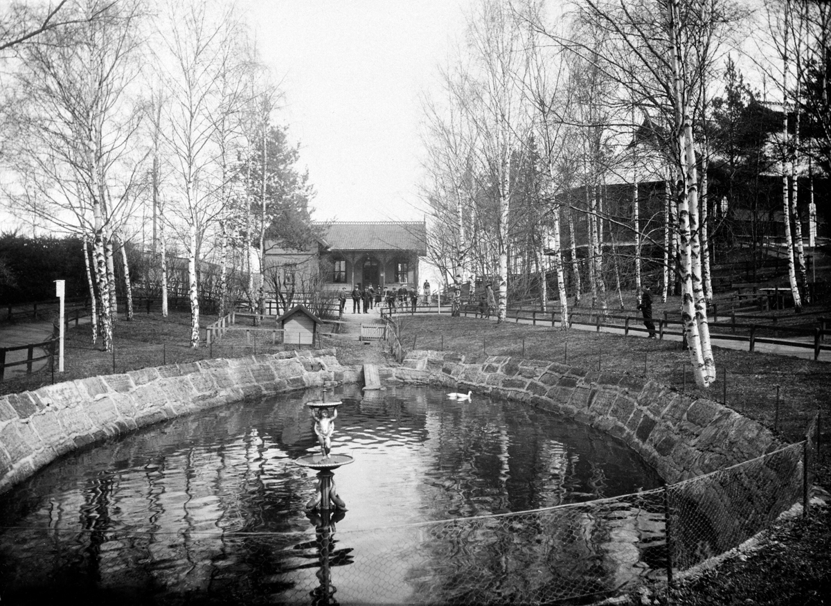 Anno Domkirkeodden, HAMAR PARK, ANDEDAM, KAFE, VAKTMESTERBOLIG, PAVILJONG TIL HØYRE