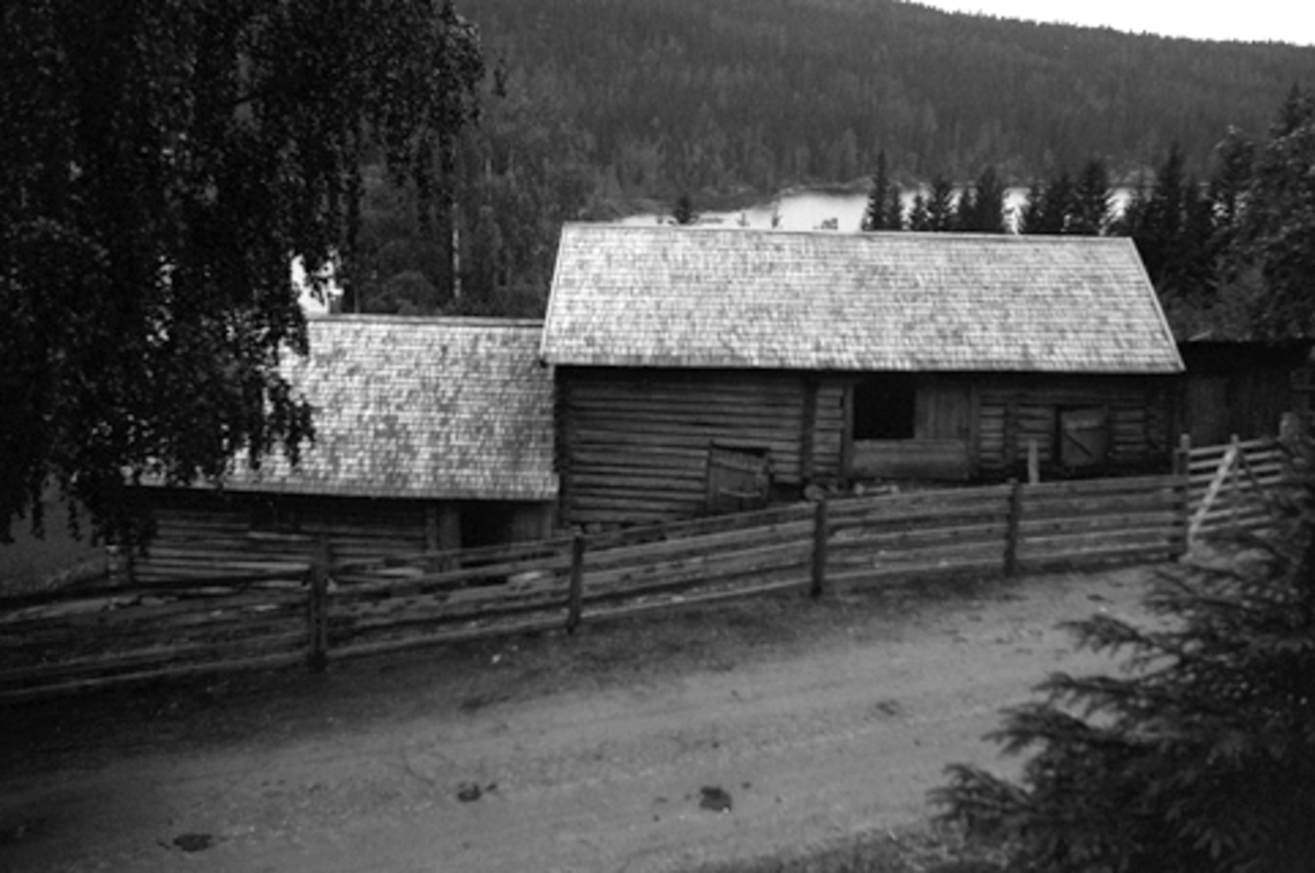 Toralv Bleken-Nilssen, HARABOTNVOLDEN. VALLSET i Stange. FJØS. LÅVE.