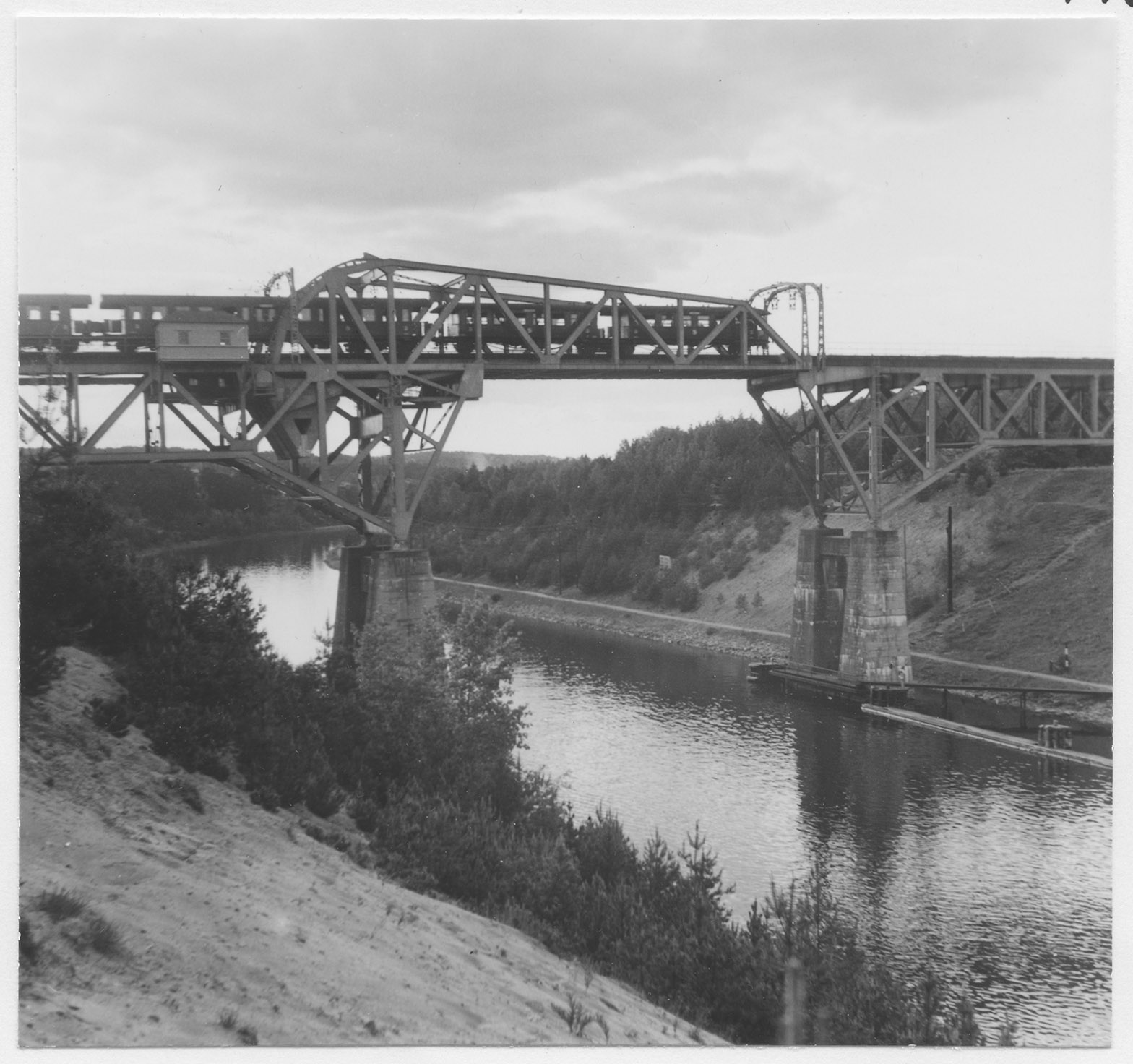 Mårten Sjöbeck, Södertälje kanal, järnvägsbron