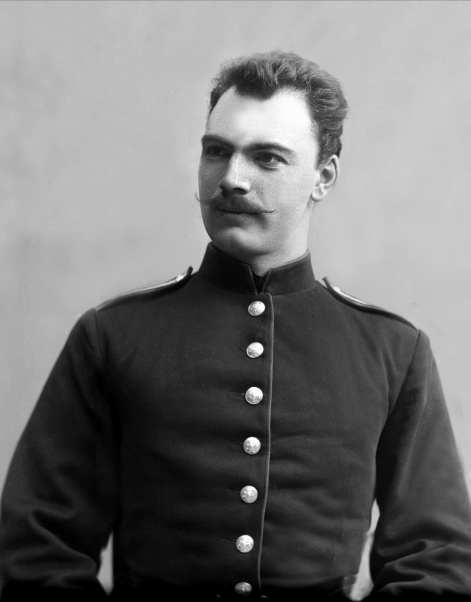 Gustav Borgen, Portrett, mann i kadettuniform.