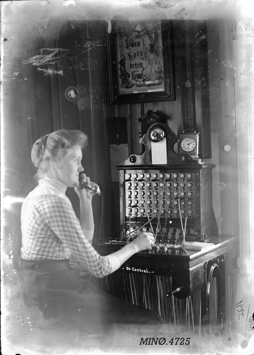 Peder J. Bredalslien, Telefonsentral, telefon, interiør, klær