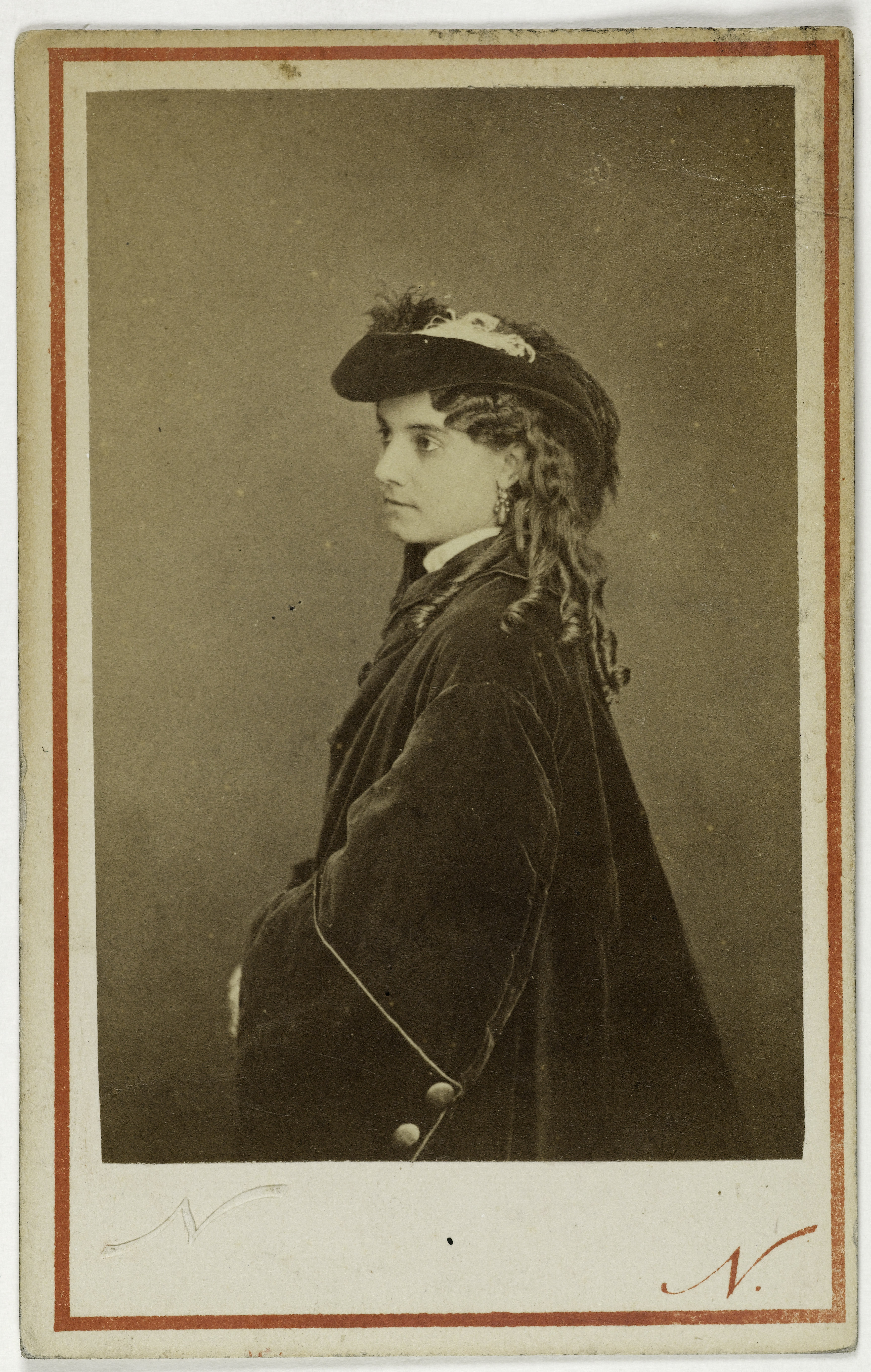 Atelier Nadar, Portrait d'Hernanda (?), actrice