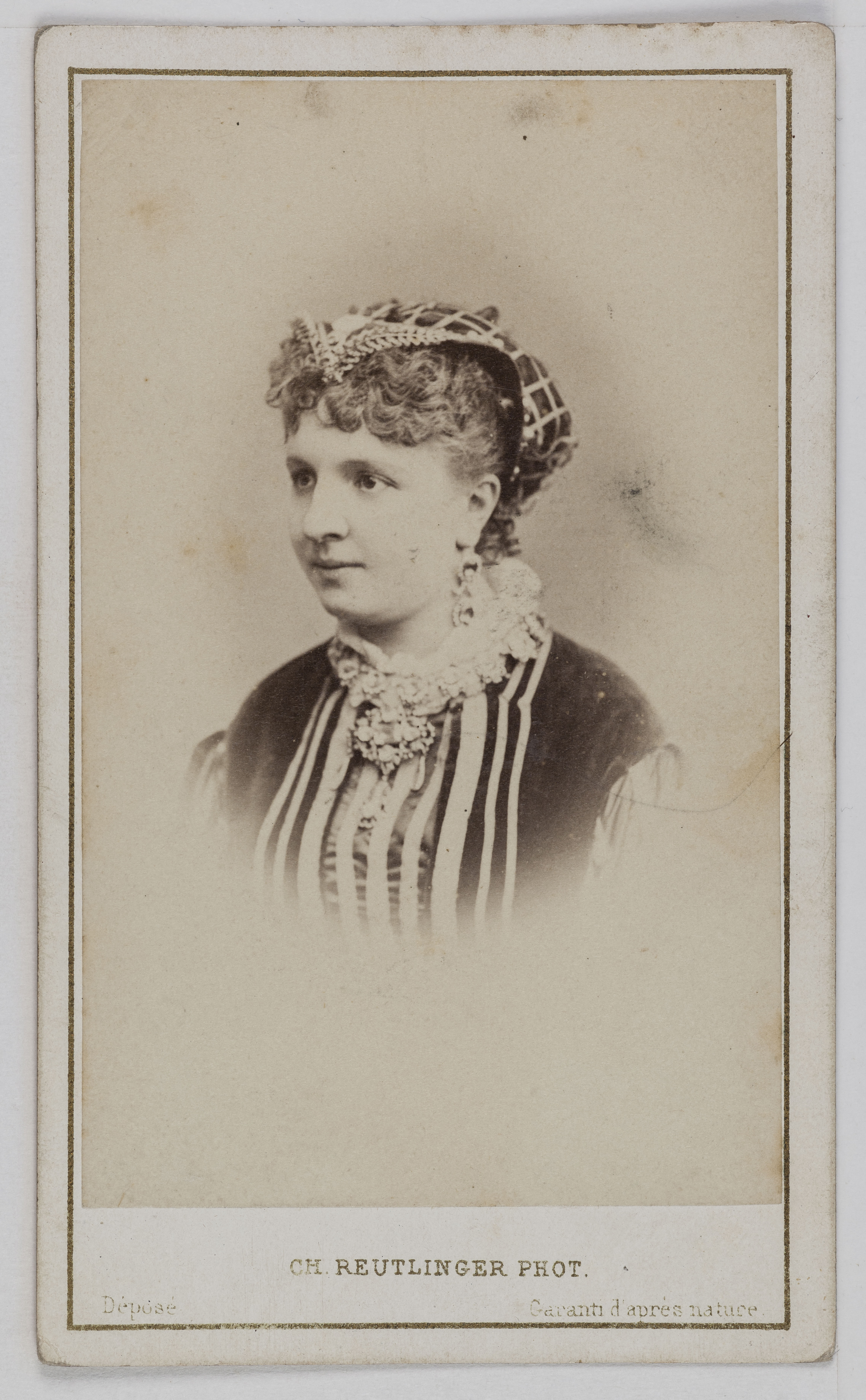 Charles Reutlinger, Portrait d'Hélène Verdier, actrice au Théâtre de la Gaîté en 1867, au Théâtre de la Porte Saint-Martin et au Théâtre de l'Ambigu-Comique.