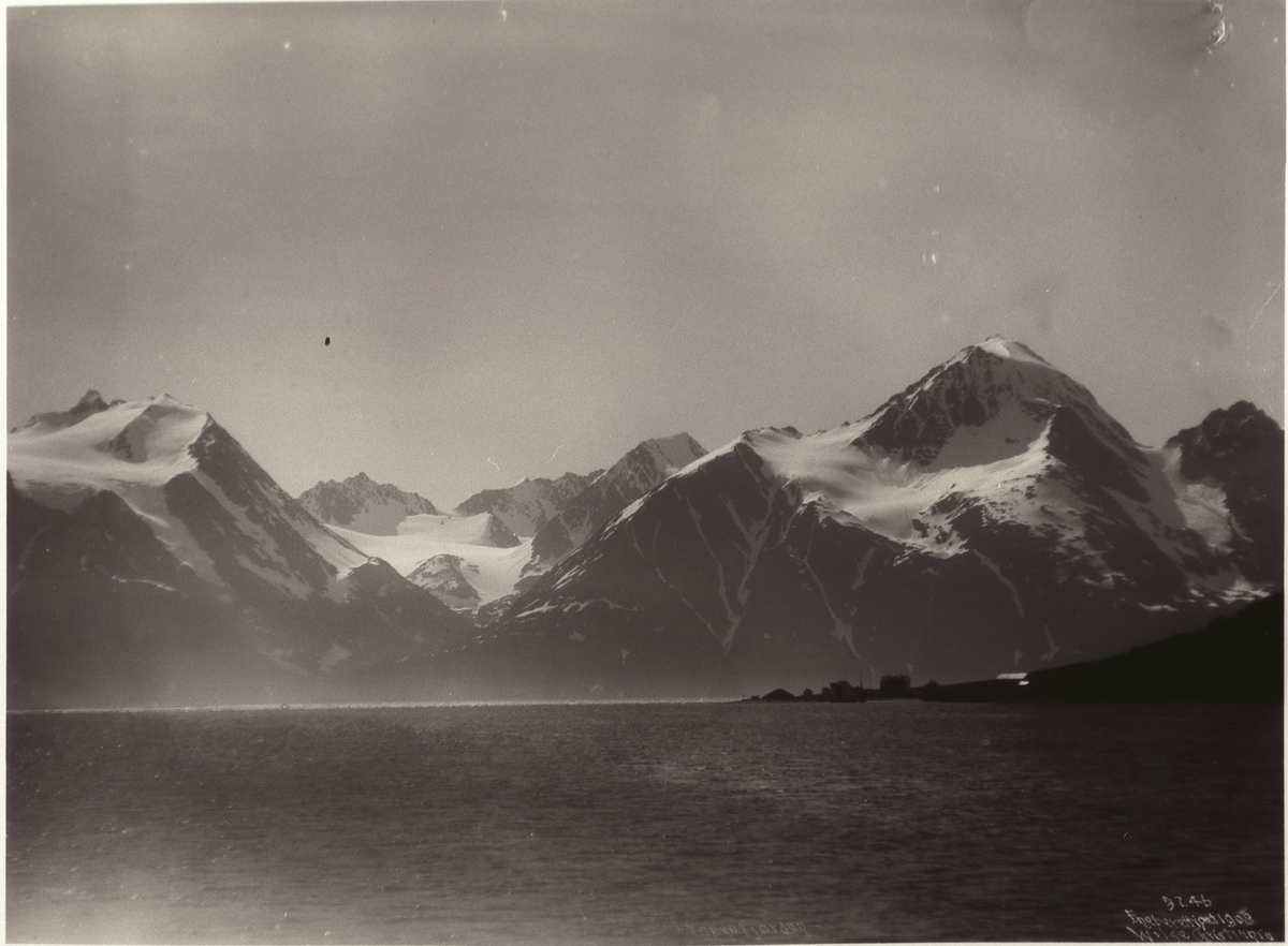 Anders Beer Wilse, Prot: Lyngenfjorden med Havnæs 1908
