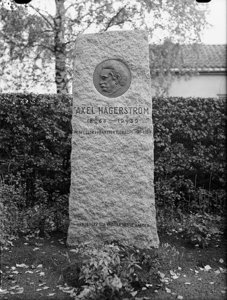 Paul Sandberg, The Grave Care after Professor Axel Hägerström at Uppsala Old Cemetery, Uppsala 1946