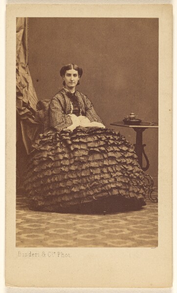 Disdéri & Cie., [Unidentified woman, seated]