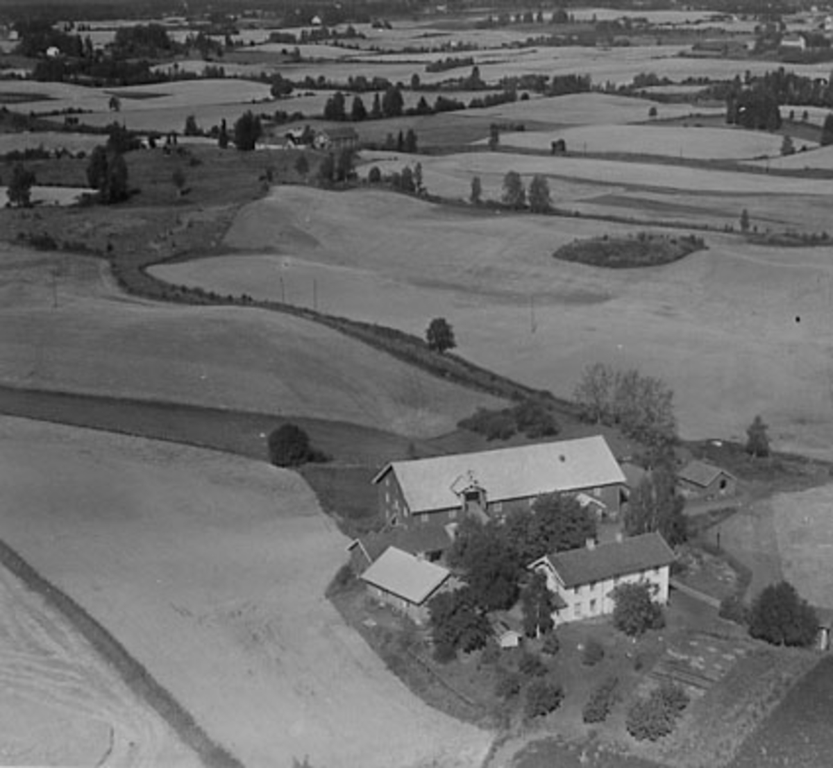 Widerøes Flyveselskap A/S, FLYFOTO KAUSVOL, KOKSVOLD, STANGE