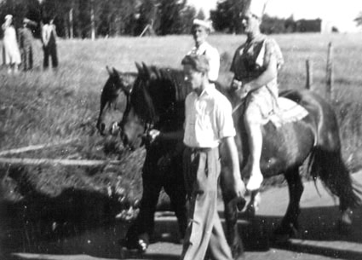 Anno Domkirkeodden, BEKKELAGSDAGENE 1946, OPPTOG, "PRINSESSE" ORDFØRER A. JOHNSTAD TIL HEST, BEKKELAGET