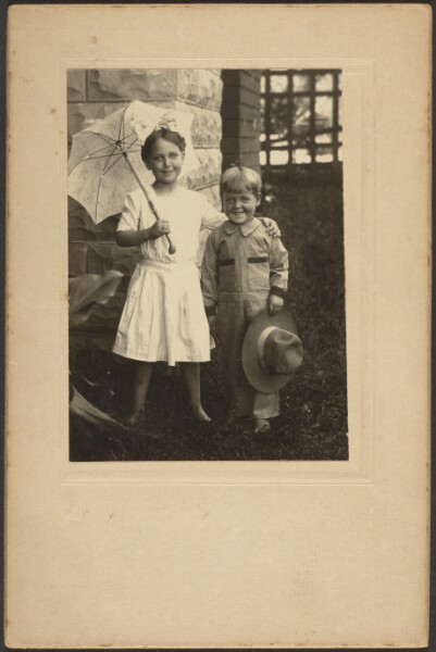 Louis Fleckenstein, [Portrait of a Girl with Umbrella and a Boy with Hat]