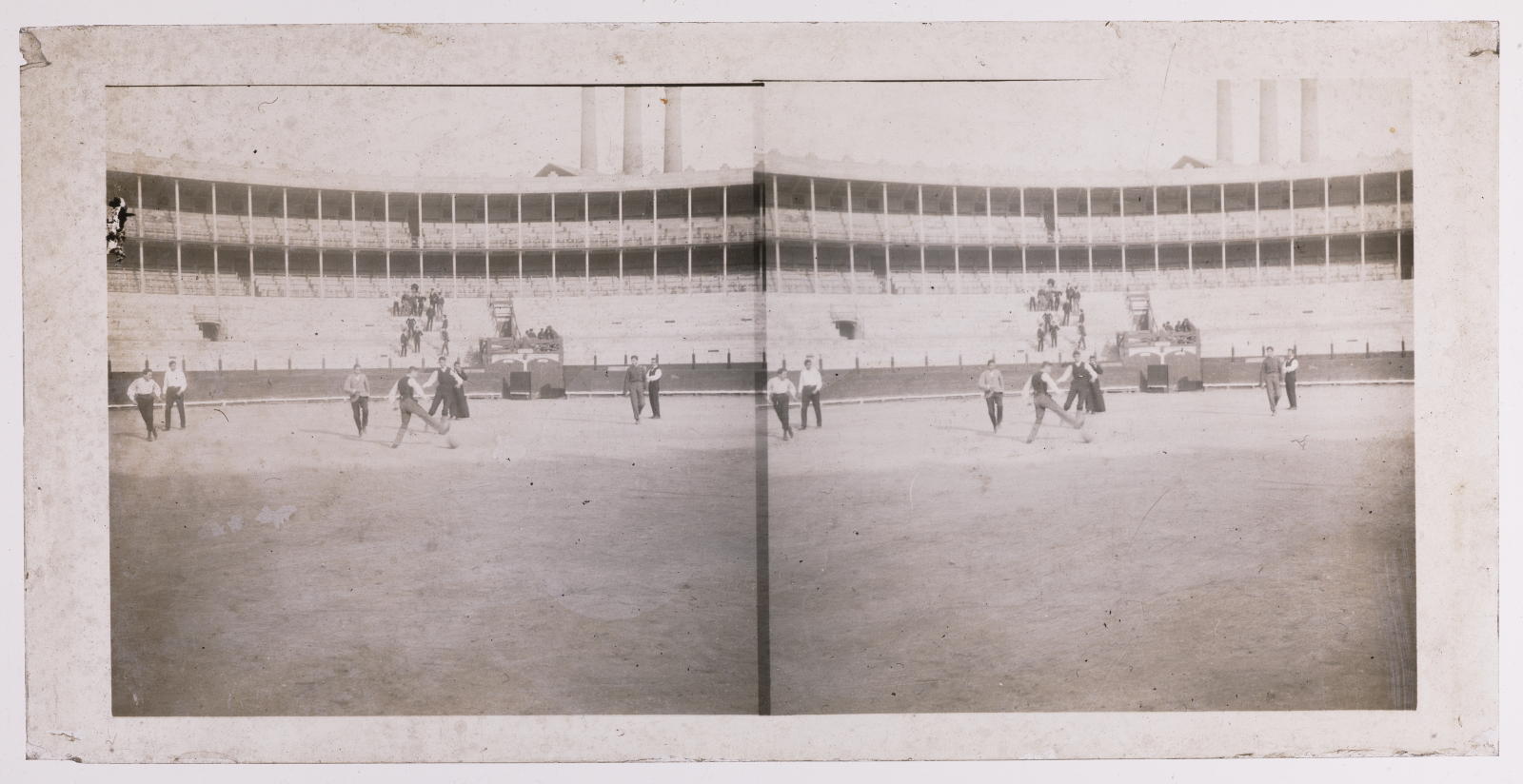Desconegut, [Group of men playing ball]
