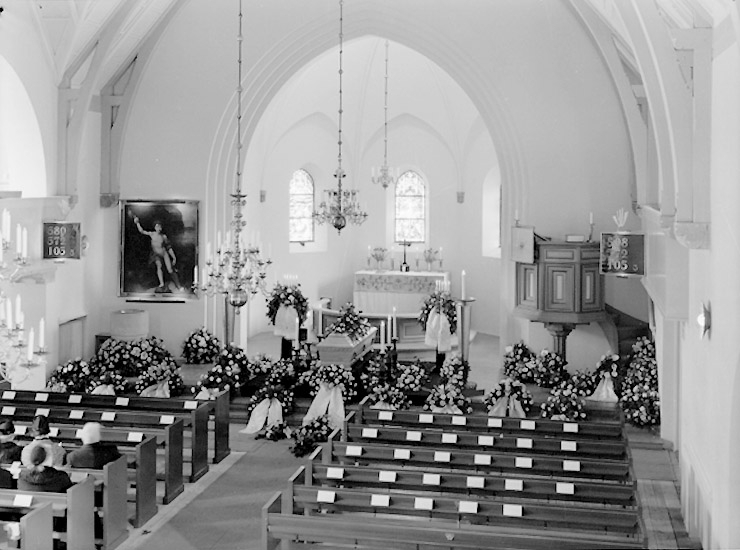 Knut Borg, Längbro kyrka, interiör, begravning, likkista och begravningskransar. Fru Sandbergs begravning. Begravningsföreningen.