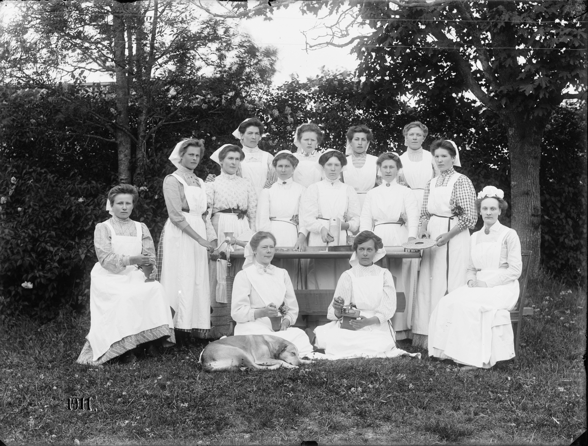 Skötsner-Edhlund, Skolkökskurs på Olssons gård, Nolsterby, Börstil socken, Uppland 1911