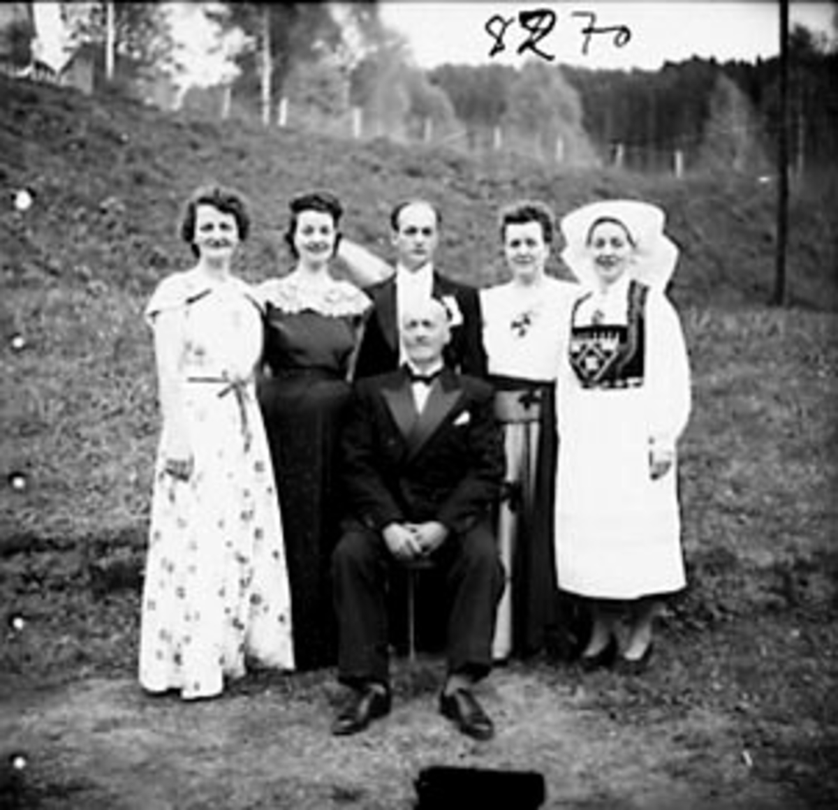 Anno Domkirkeodden, GRUPPE 6, BRYLLUPSGJESTER, HALVARD BRYN GIFTER SEG MED DATTER AV KRISTIAN FJELD, STATSRÅD OG ORDFØRER
