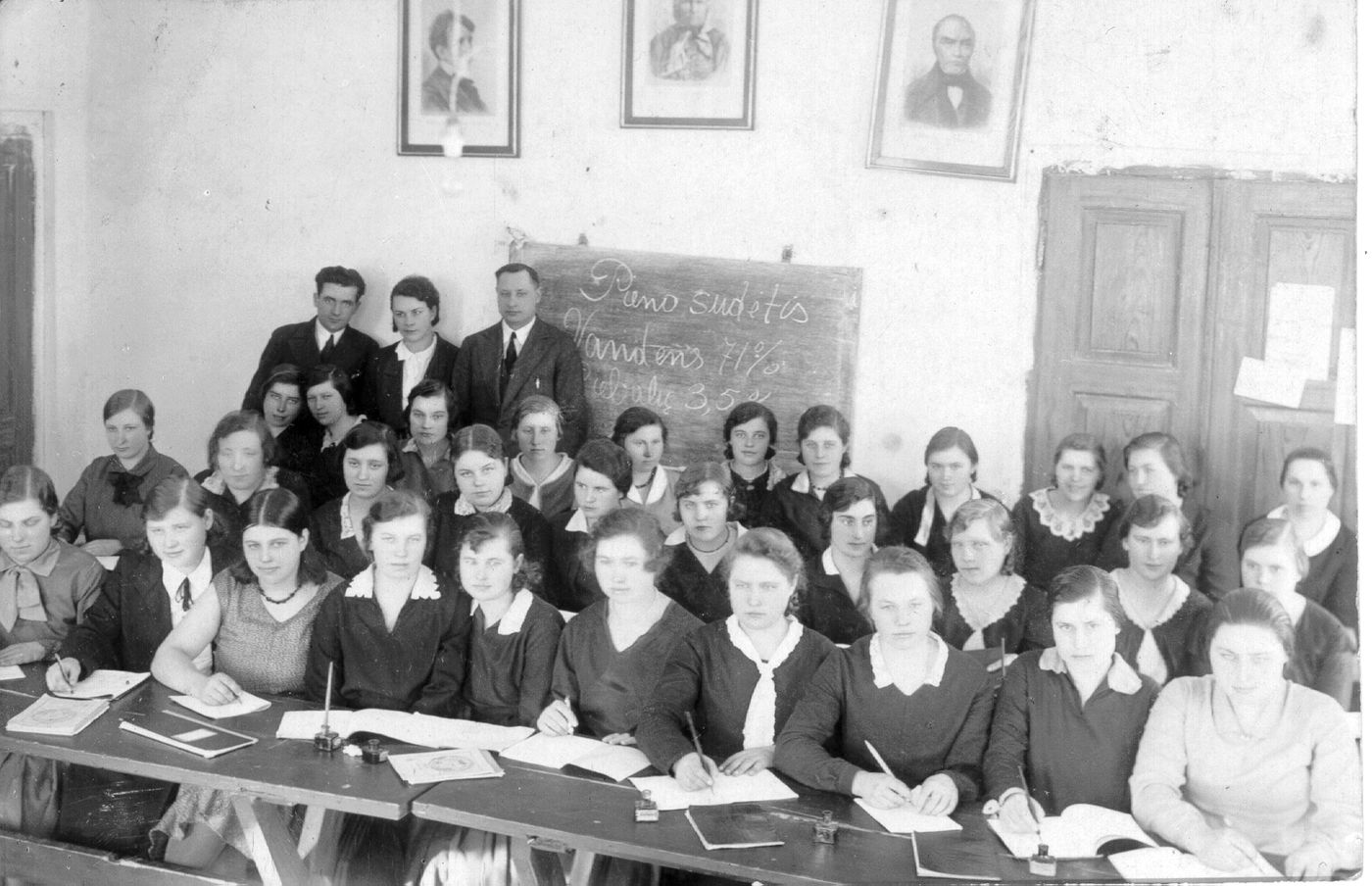 Petras Ločeris, Astravo žiemos žemės ūkio mokyklos mokinės pamokos metu