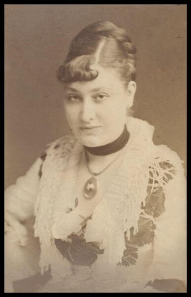 London Stereoscopic and Photographic Company, Guy Little Theatrical Photograph