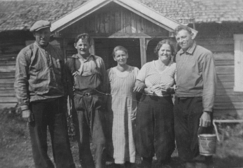 Anno Domkirkeodden, SETERSTØRHUS, NORDRE BRENNSETER, GRUPPE: 5, FRA VENSTRE: POLMAR LINDHOLT, UKJENT, UKJENT, GUDRUN TORUD KOJEDAL, PEDER LINDHOL, VANG ALLMENNING