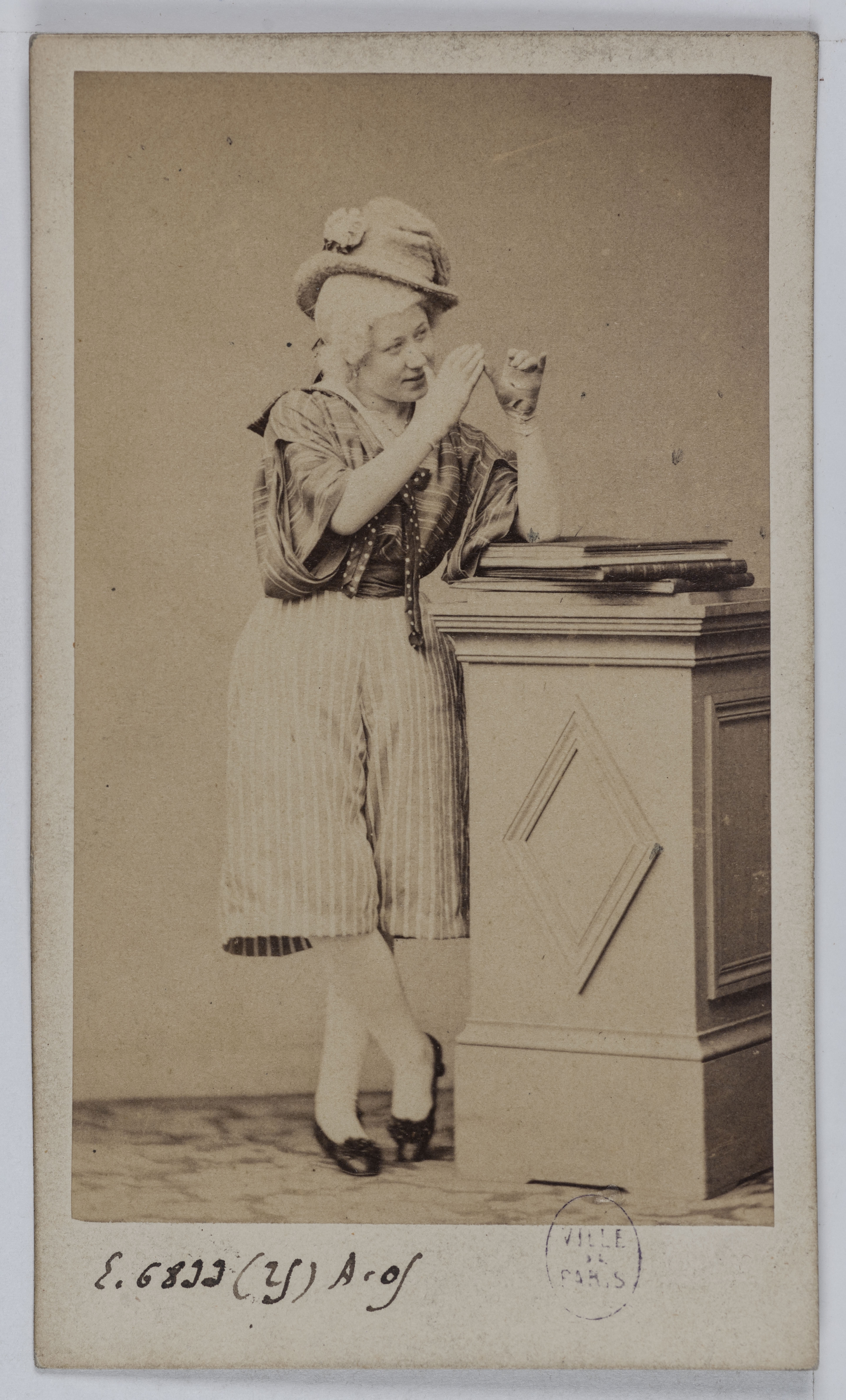 Pierre Petit & Trinquart, Portrait de Marguerite Badel, dite Rigolboche, danseuse excentrique au Théâtre des Délassements Comiques entre 1855 et 1860.