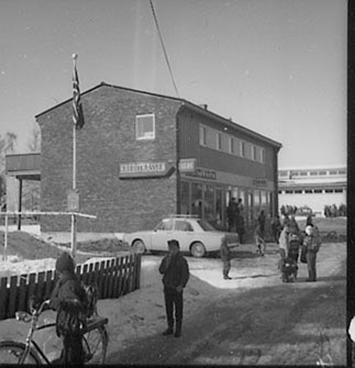 Anno Domkirkeodden, EKSTERIØR: KREDITKASSENS NYBYGG, SKOLEGATA. , STANGEBYEN