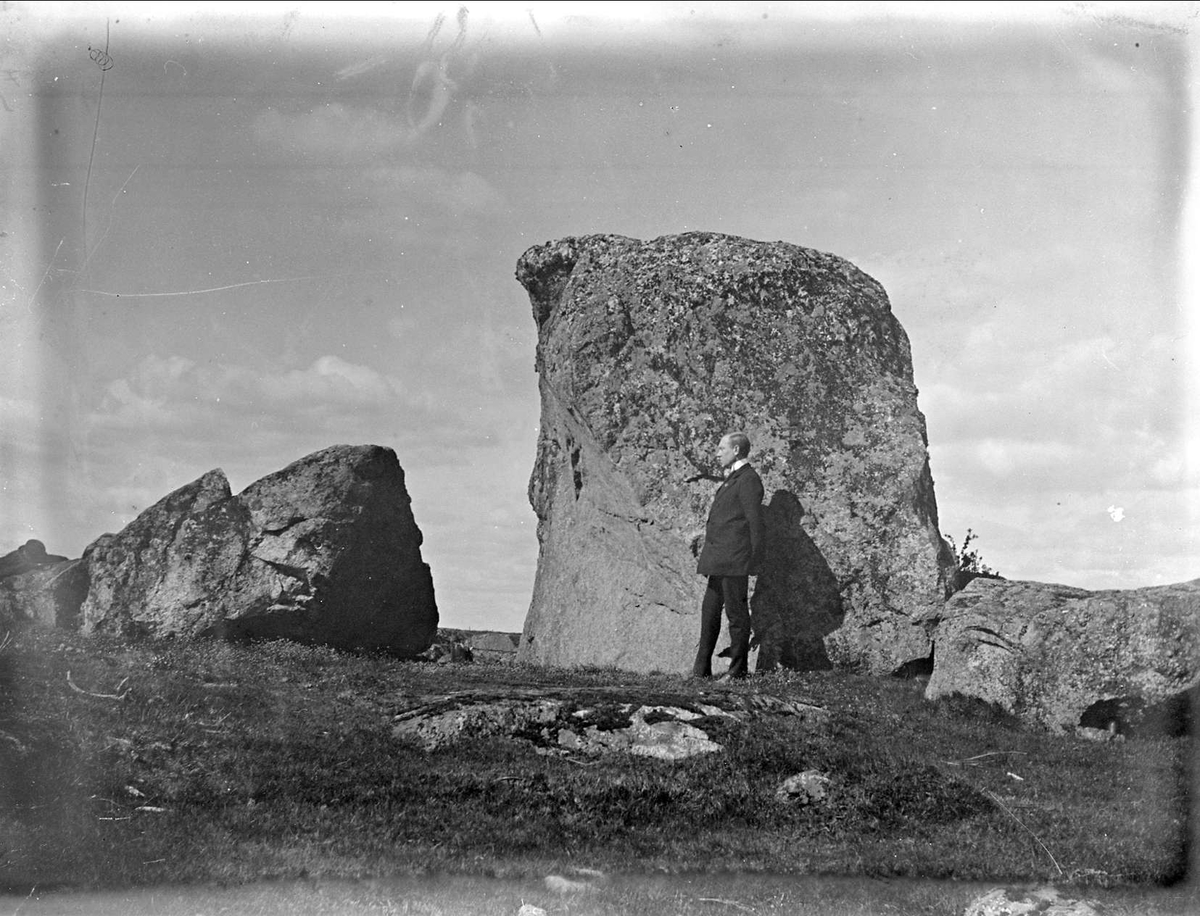 August Fredrik Schagerström, Man at moving blocks in Säva, Balingsta parish, Uppland, May 1912