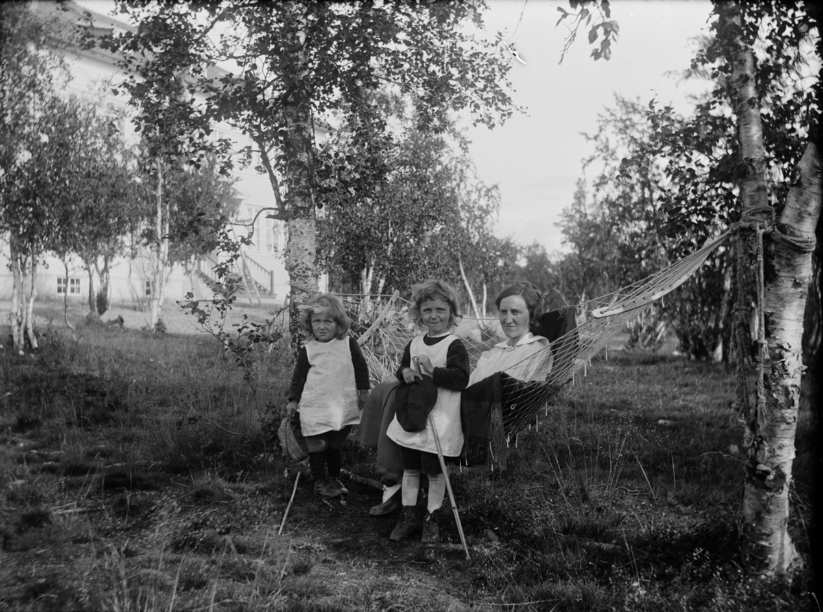 St Joseph, Probably Nora Stain with the Daughters Ella and Inga-Britt
