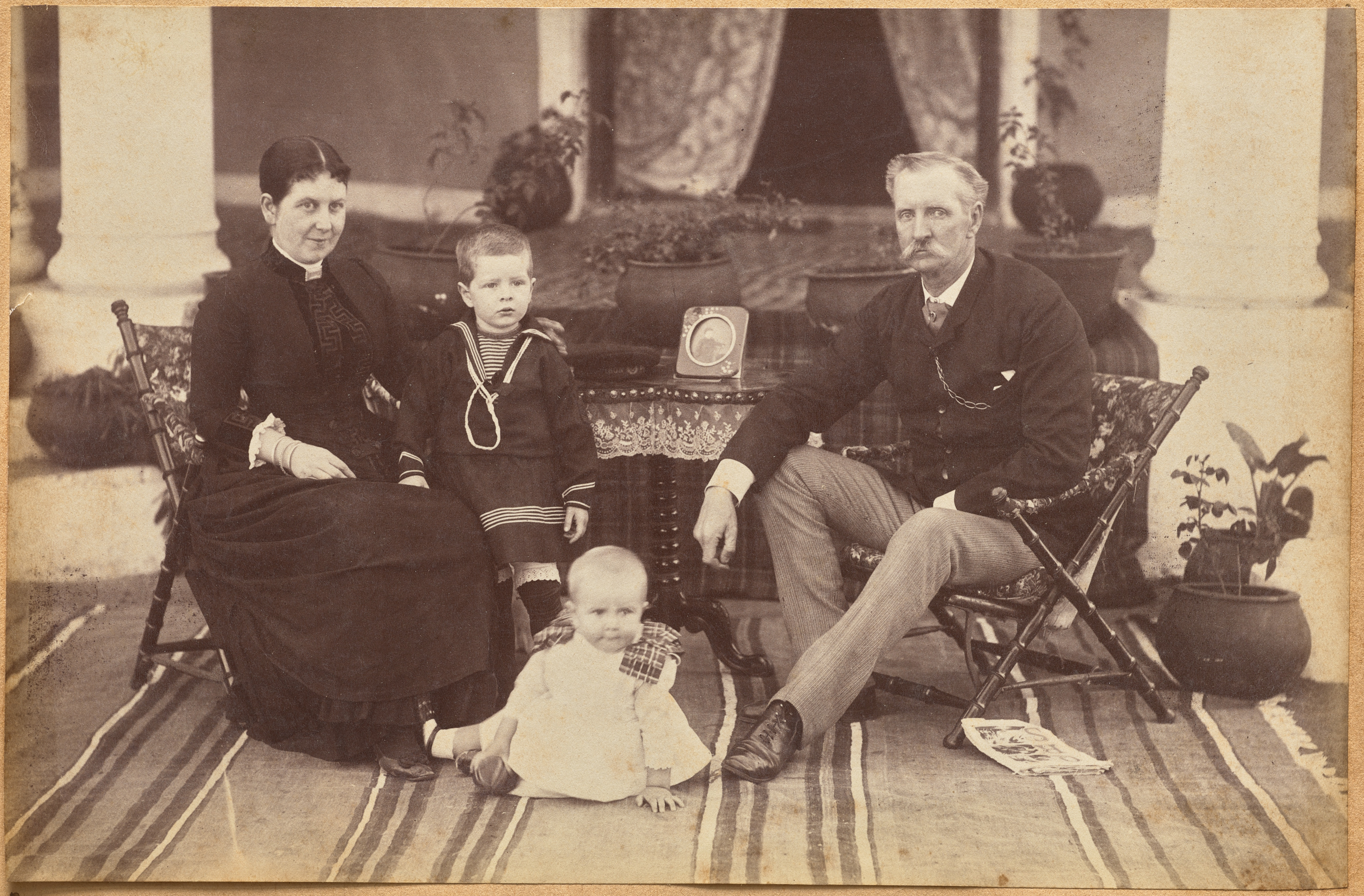 Raja Deen Dayal, Col. Carpendale and family, Neemuch (recto, bottom)