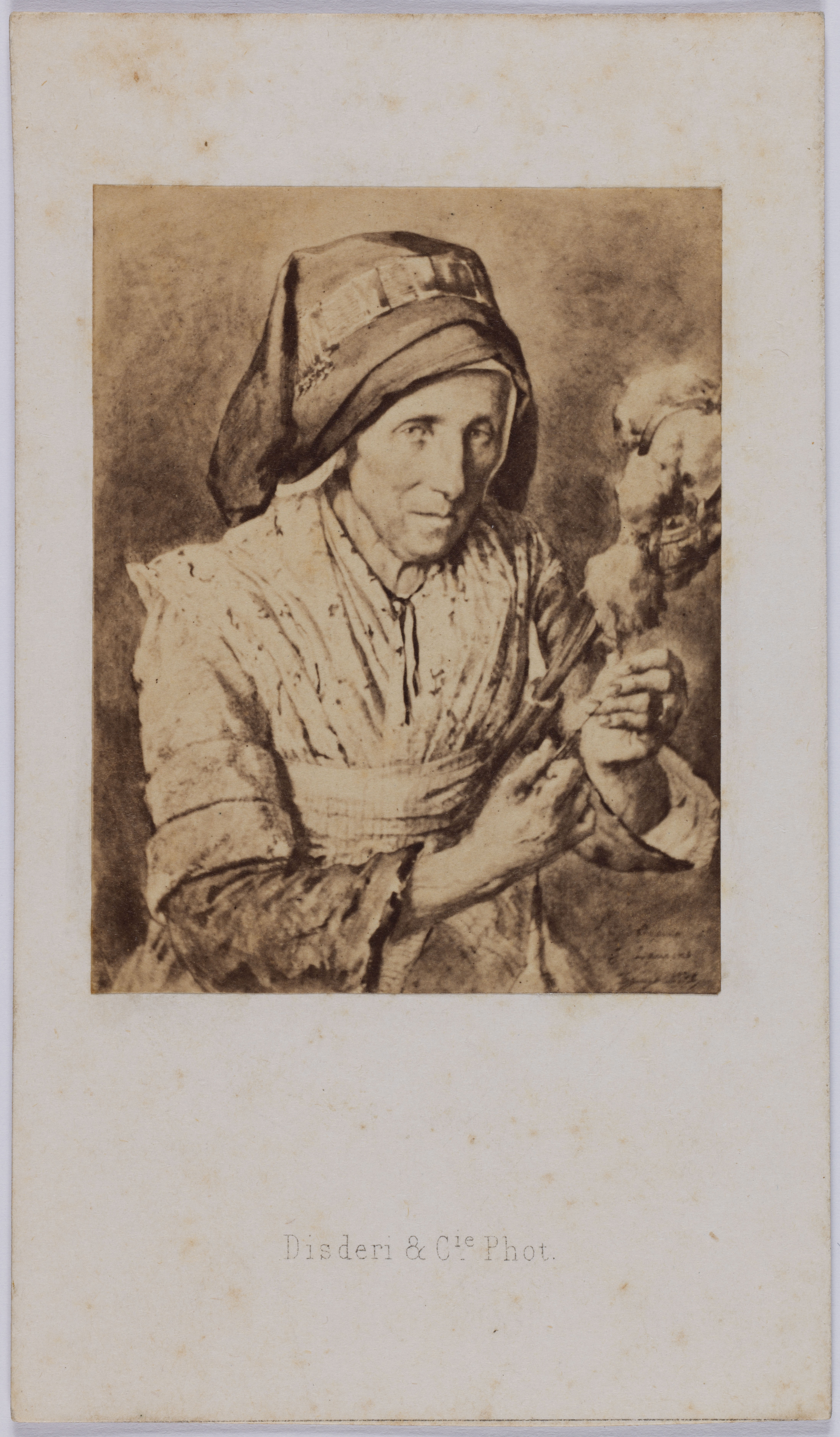 Disderi & Cie, Vieille femme filant la laine, reproduction d'une peinture.