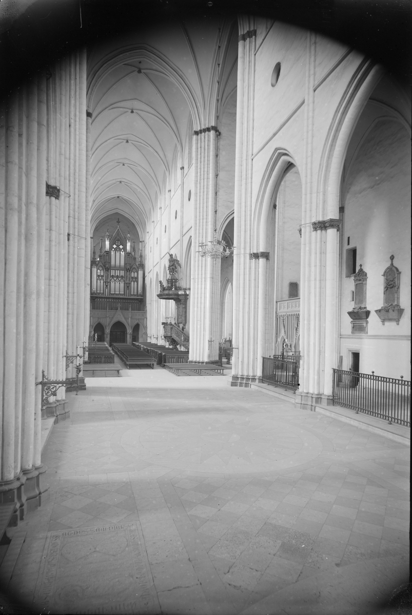 Henri Osti's Fotografiateliér, Uppsala domkyrka, Uppsala 1894