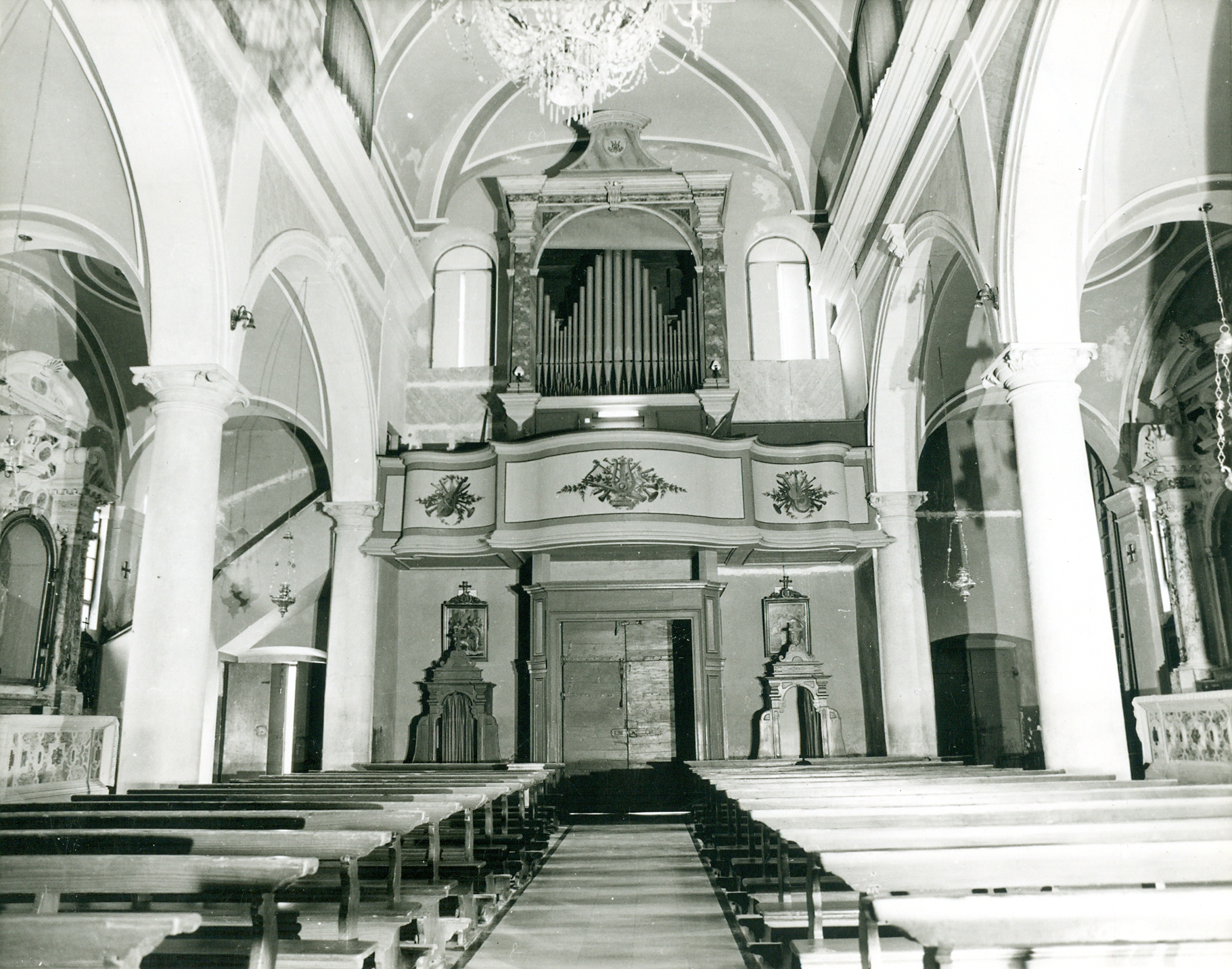 Jug, Milna (Brač) - Župna crkva Blažene Gospe od Blagovjesti - Smještaj u prostoru