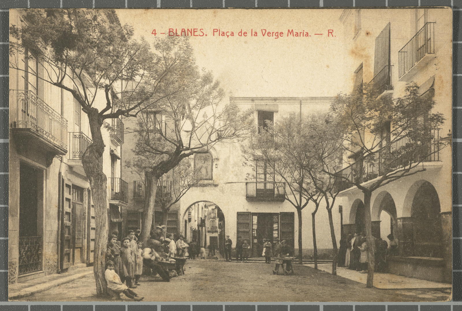 Desconegut, 4 - Blanes. Plaça de la Verga Maria.- R