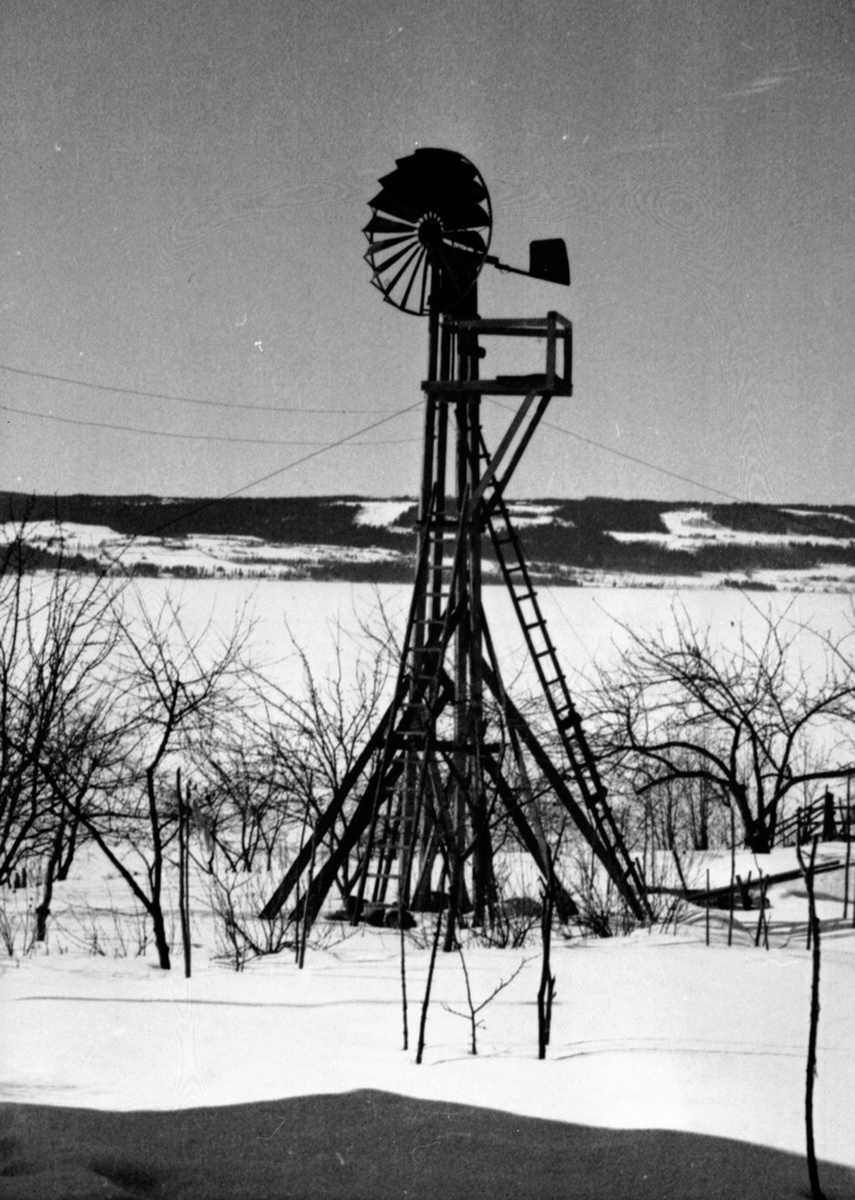 Anno Domkirkeodden, Hagbart Andreasen Lundsteins (1861-1956) vindmølle på Seilstad, Sandvold, Nes, Hedmark.