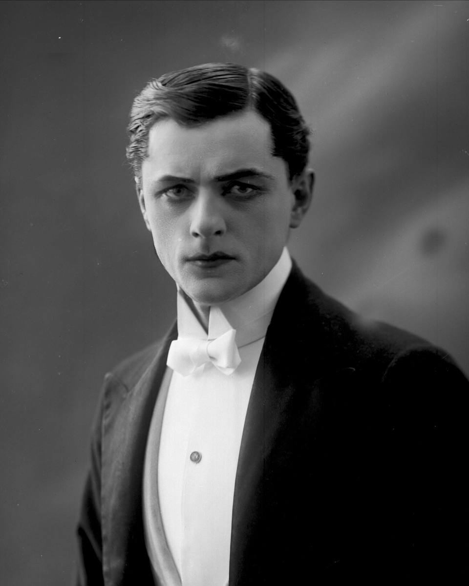 Gustav Borgen, Portrett, skuespiller Buttedal.