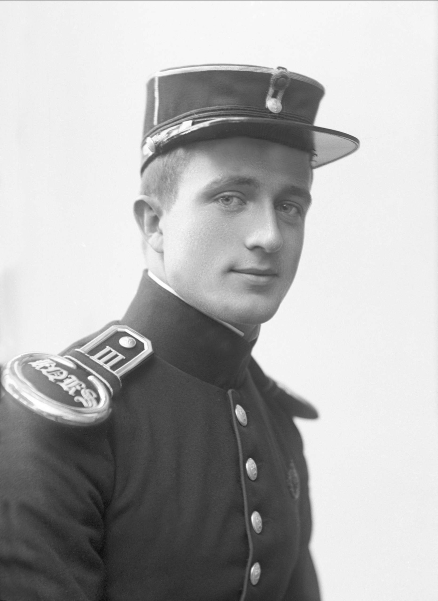 Gustav Borgen, Portrett, mann i kadettuniform.