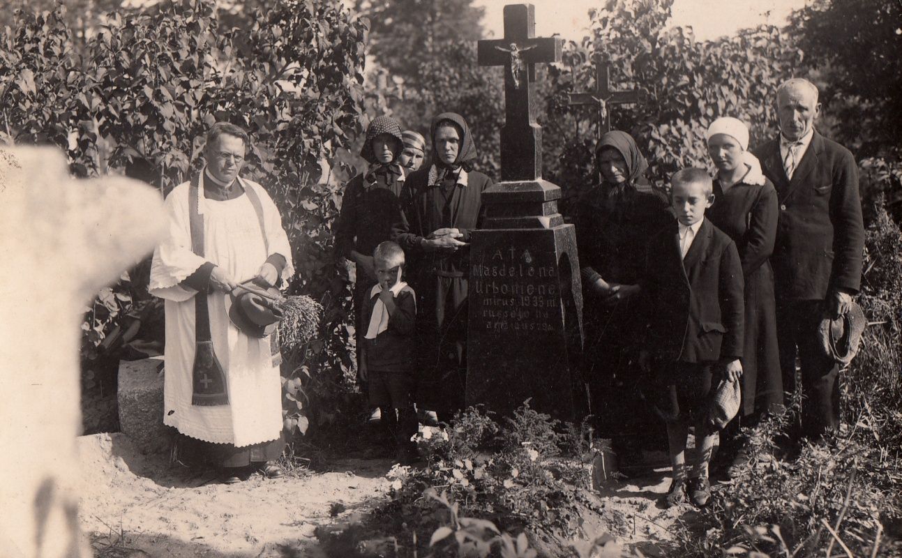 Juozas Daubaras, Magdalenos Urbonienės kapas