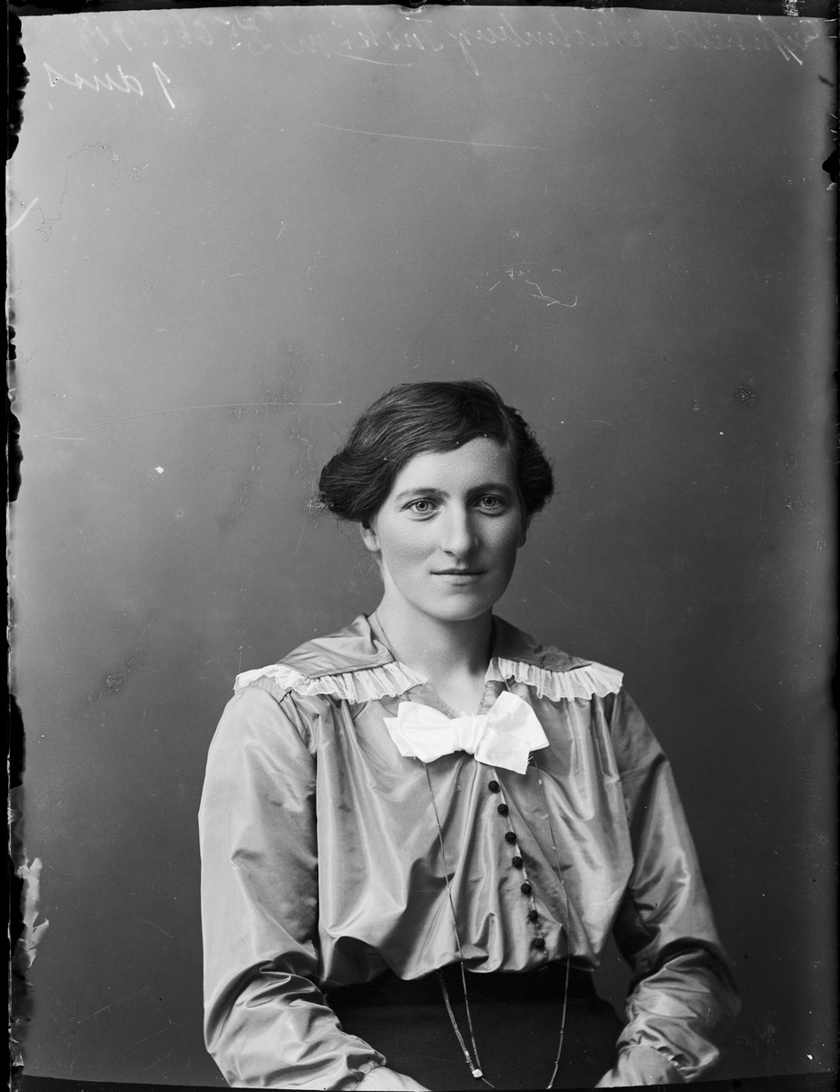 Skötsner-Edhlund, Gunhild Malmberg from Tuskö, Börstil parish, Uppland, 1918
