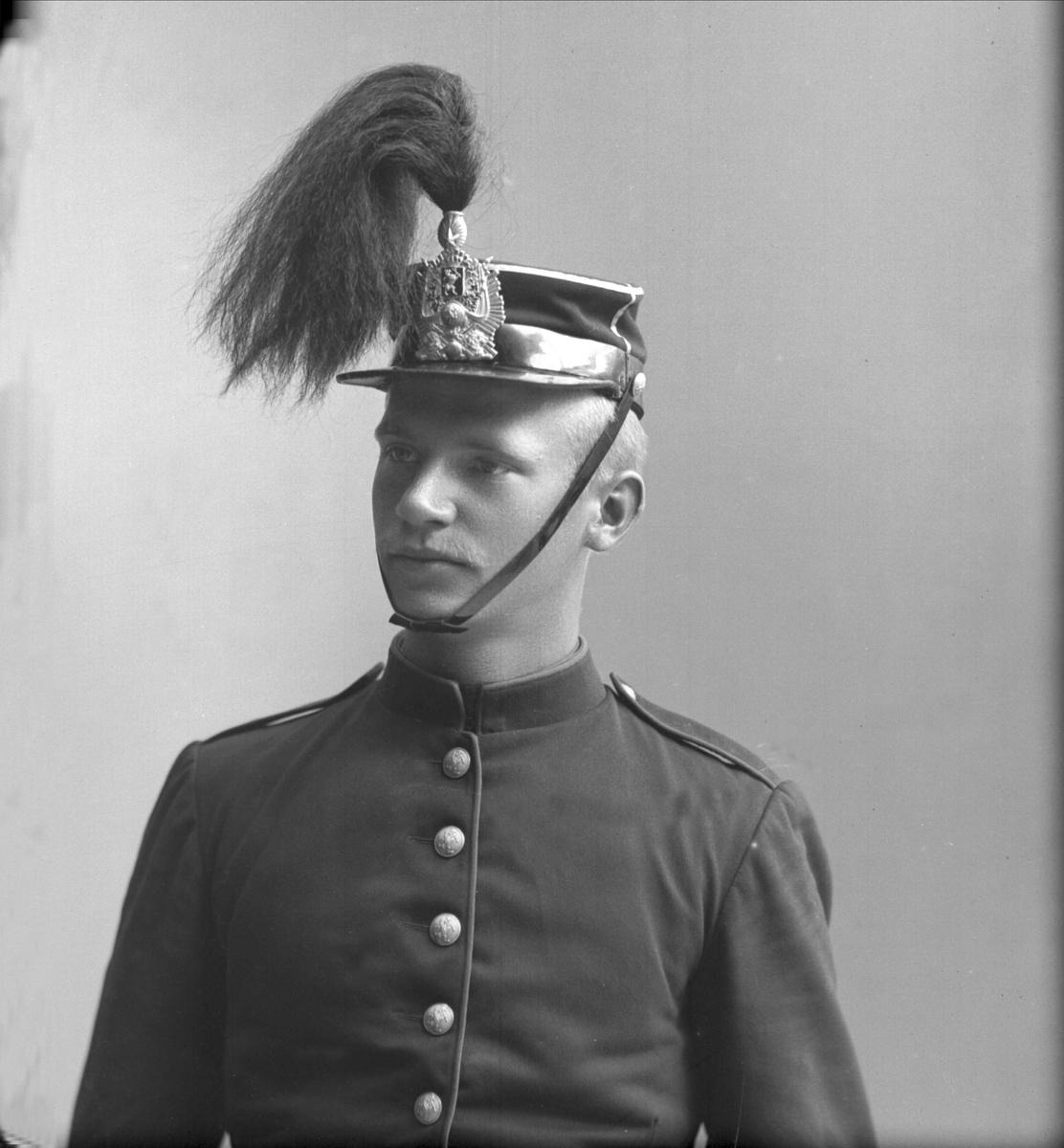 Gustav Borgen, Portrett, mann i kadettuniform.