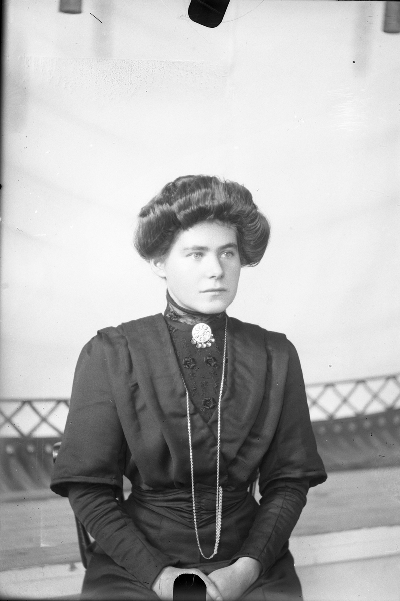 Oscar Holte, Portrett av kvinne