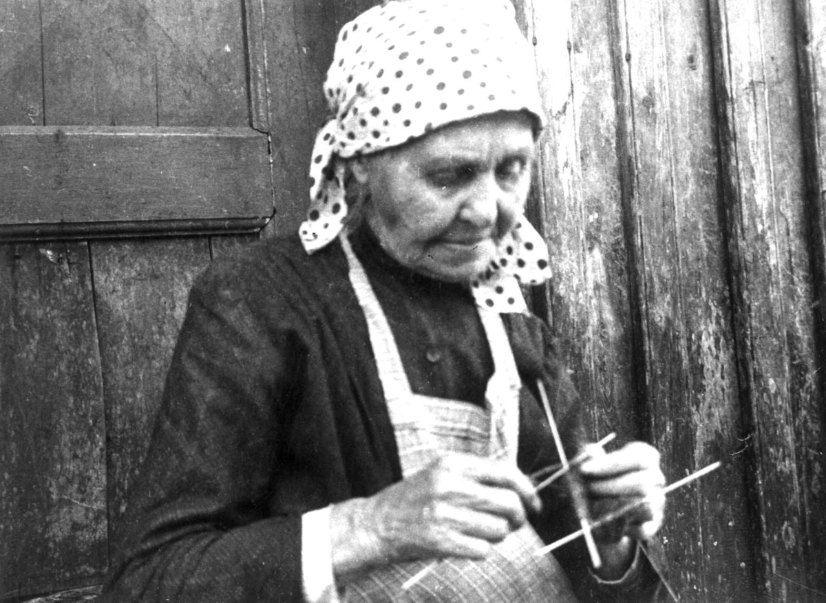 Anna Grostøl, Aust-Agder 1936. Portrett av Signe G. Mjåland født 1848. Harstveit, Gjøvdal.