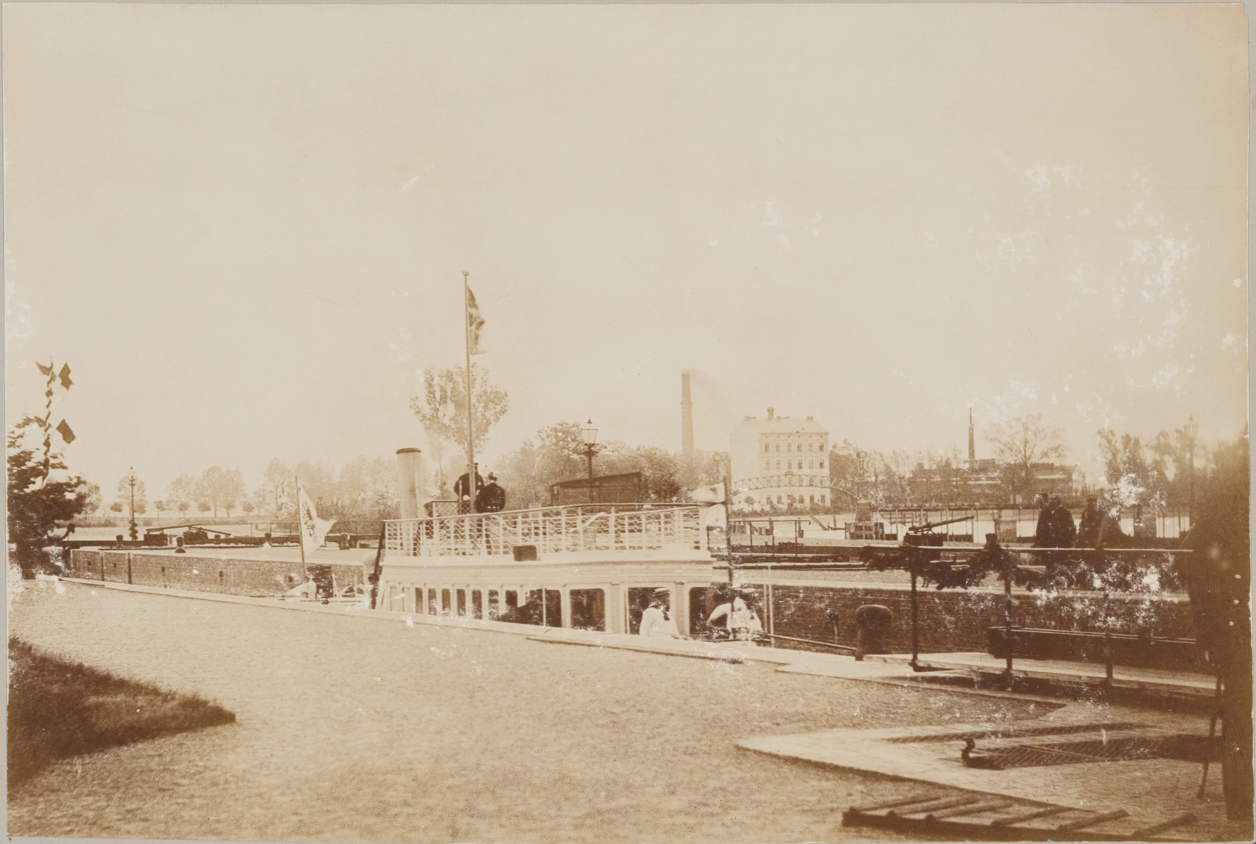 Unknown artist, Charlottenburger Schleuse mit Kaiserlicher Jacht "Alexandria"