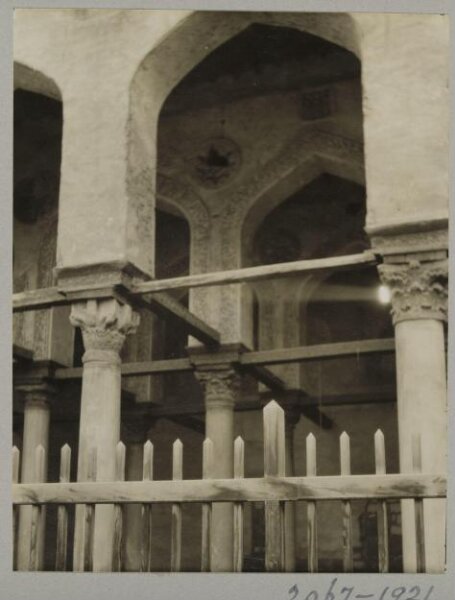 K.A.C. Creswell, Arcade of sanctuary in the mosque of Fatimid wazir Amir al-Salih Tala'i‘, Cairo